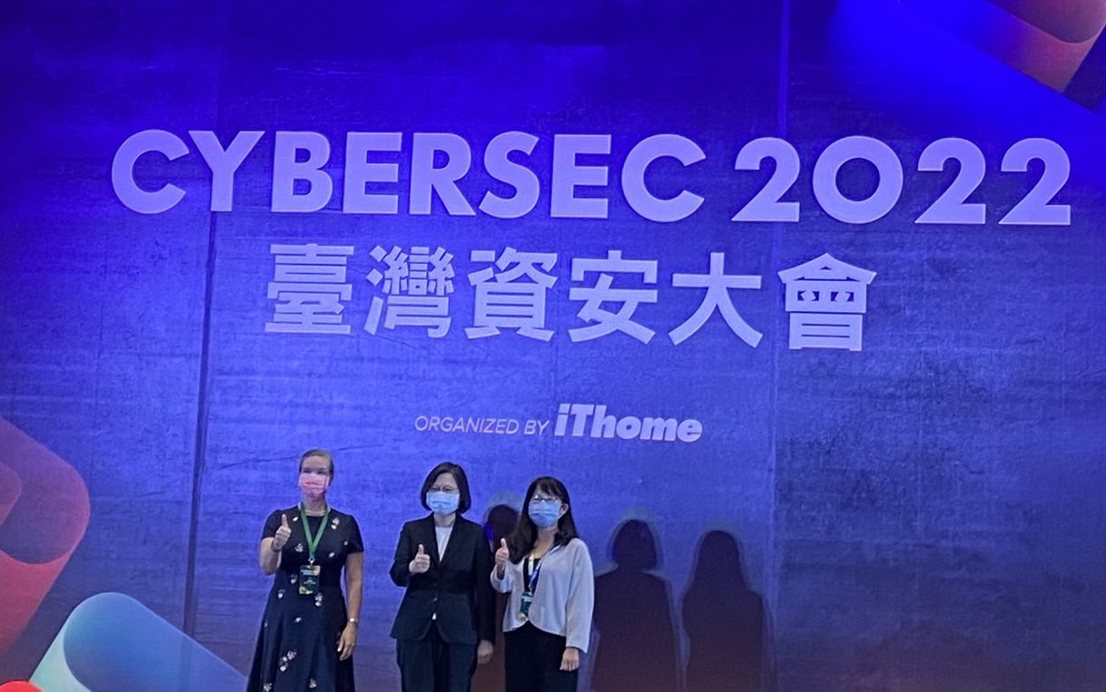 蔡英文總統與美國在臺協會AIT處長孫曉雅、資安大會主辦方暨IThome舵手谷祖惠。林昌明攝