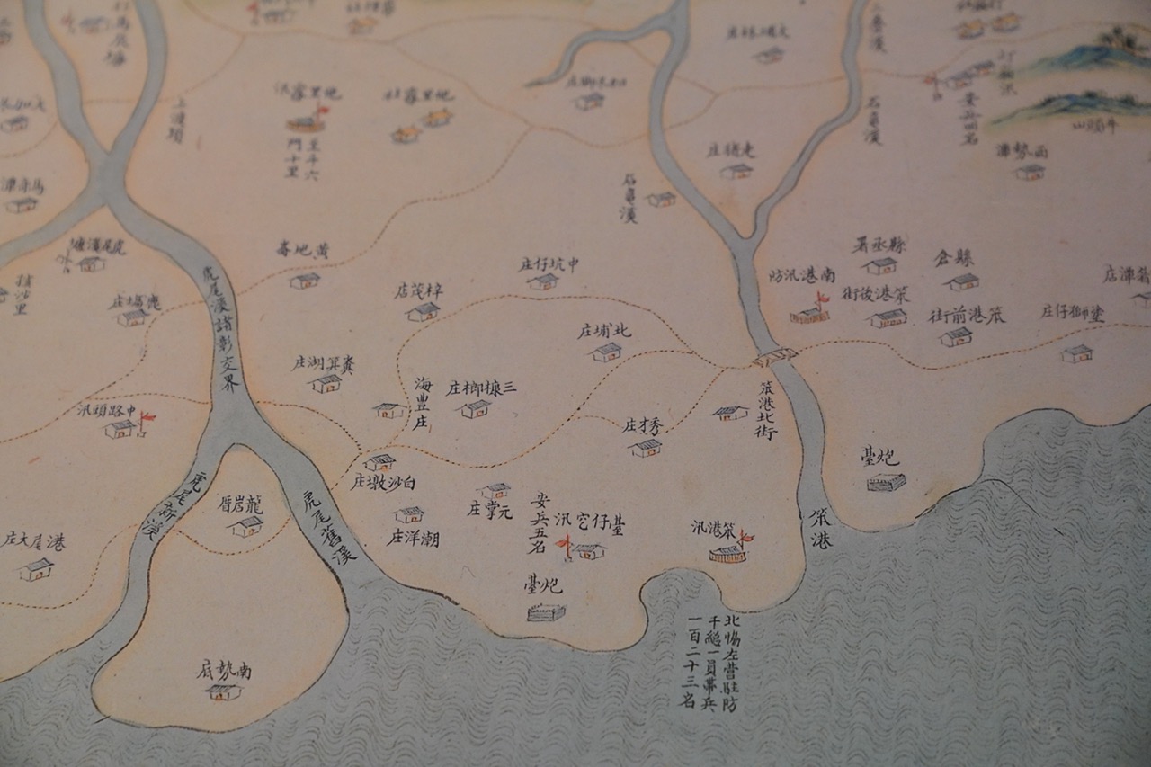 故宮典藏的清朝繪製系列臺灣地圖(清-西元1644-1911),這次展覽中可以透過數位互動科技,探尋當時的臺灣客庄面貌。莊勝鴻攝