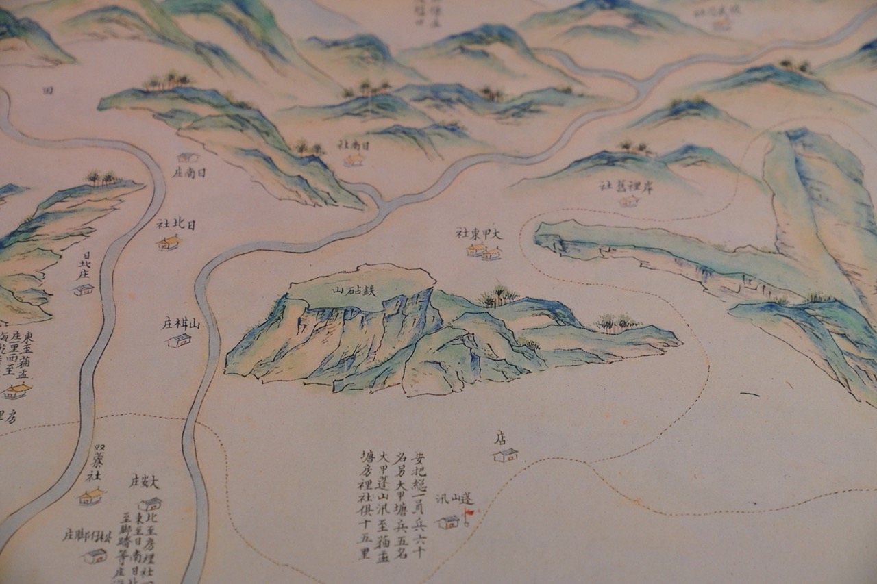故宮典藏的清朝繪製系列臺灣地圖(清-西元1644-1911),這次展覽中可以透過數位互動科技,探尋當時的臺灣客庄面貌。莊勝鴻攝
