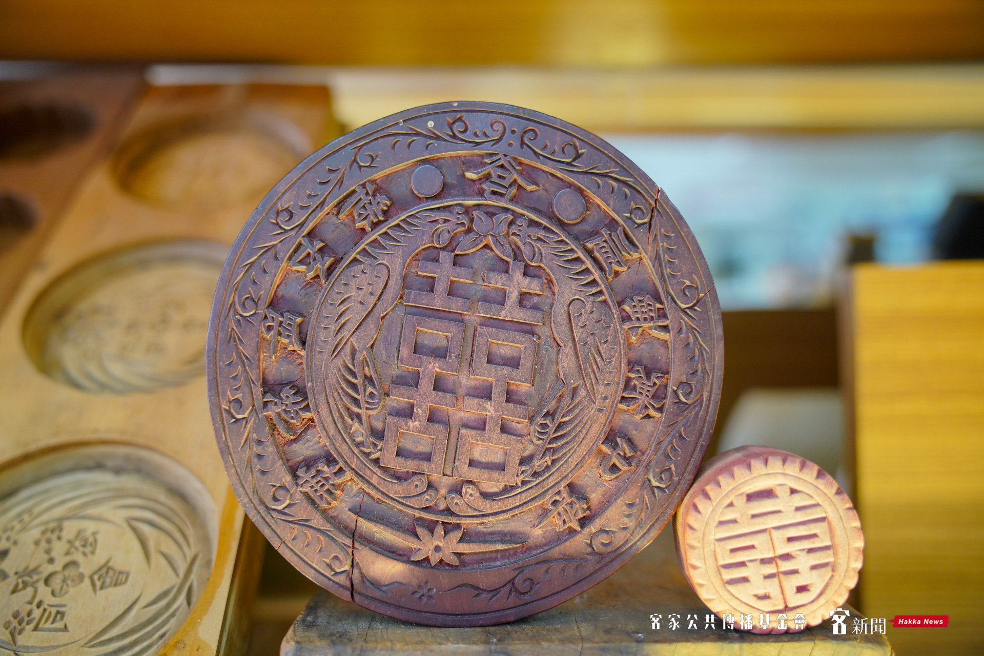 日治時期呂順興餅舖的餅模上，店號叫做「呂順興菓子部」，另一邊則刻著「新竹郡新埔」。莊勝鴻攝
