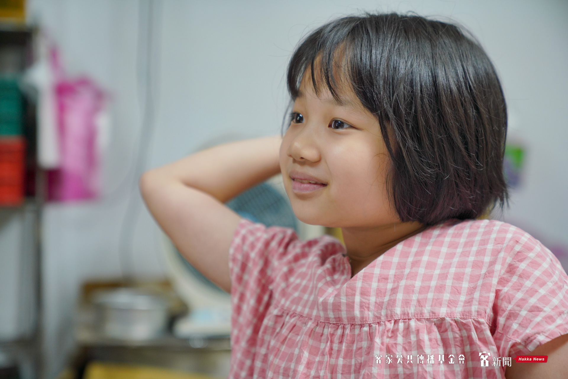 范于霏自幼喜歡以客語溝通，她是新埔呂順興餅舖老闆的外孫女。莊勝鴻攝