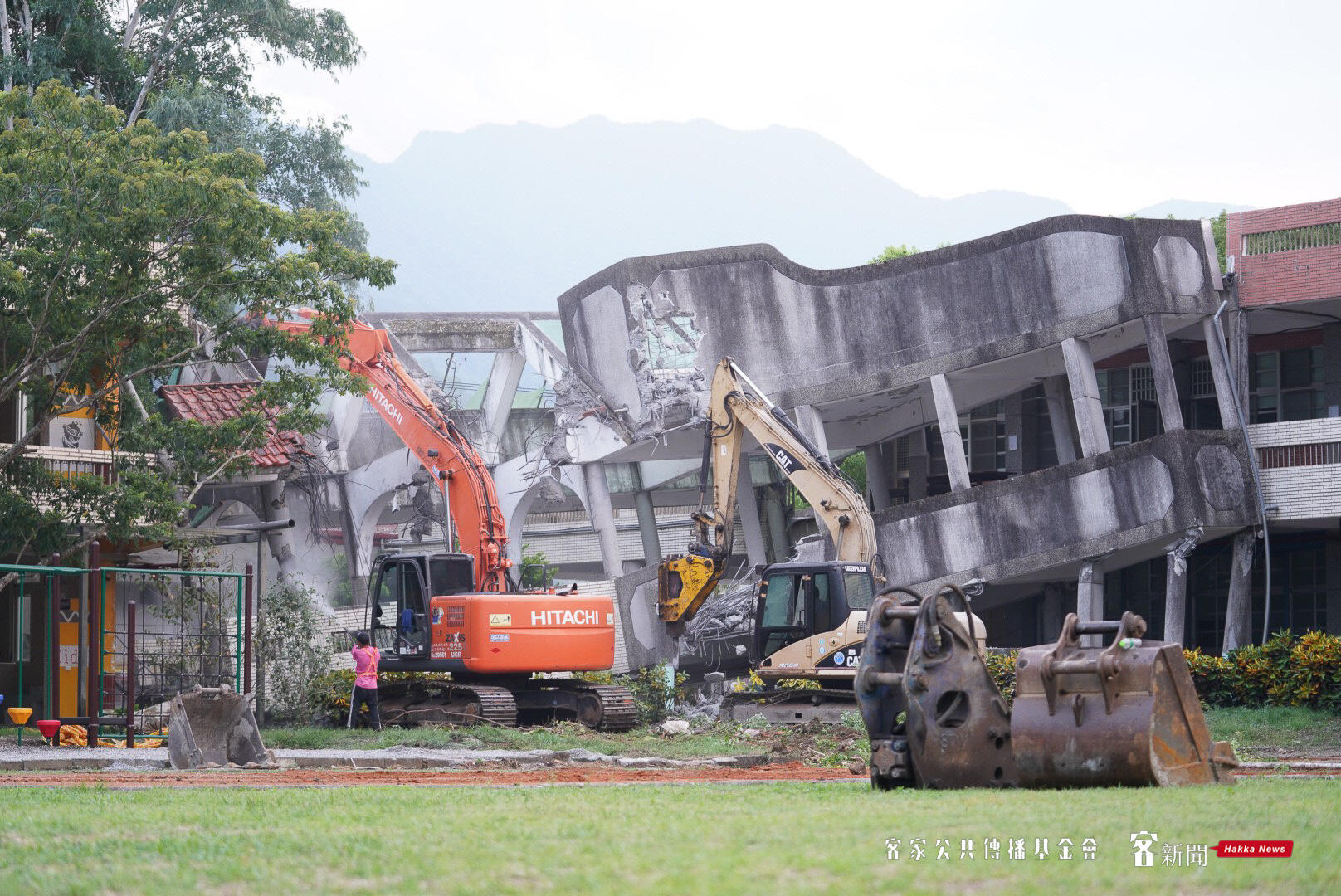 春日國小校舍已在進行拆除工作。范修語攝