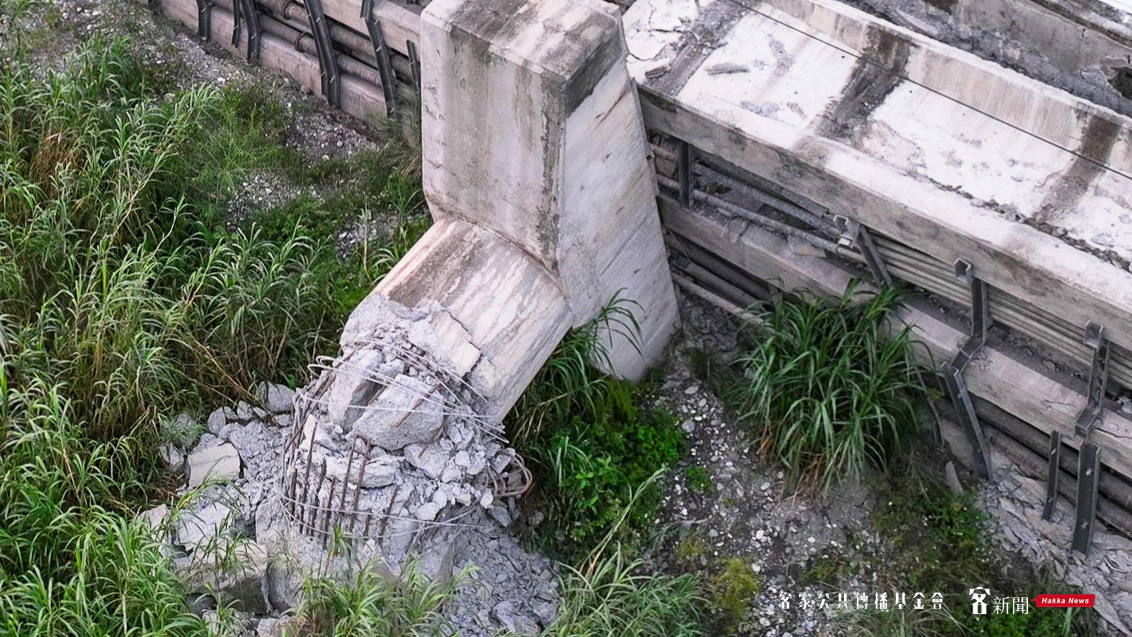 《客新聞》採訪空拍團隊,前進花蓮、台東現場,發現花蓮高寮大橋全斷、鋼筋外露。范修語攝