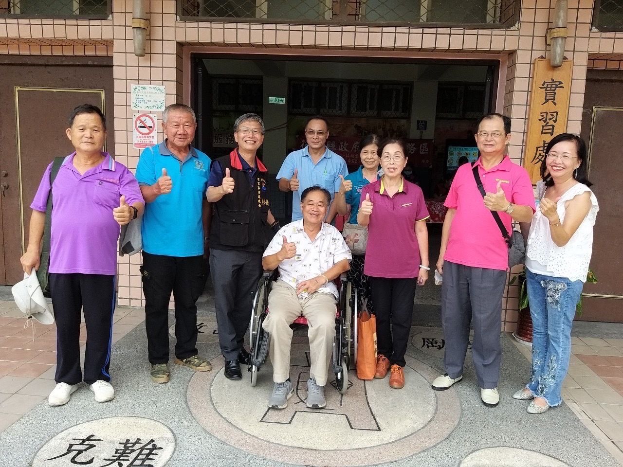 客家事務處處長彭偉族(左三)說,花蓮縣民通過認證後,可以申請通過認證獎勵金新臺幣1000元至6000元。花蓮縣府提供