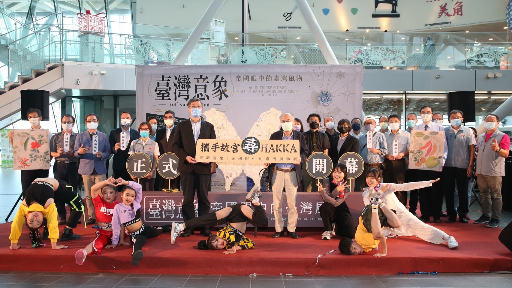 這次的「臺灣意象-帝國眼中的臺灣風物」巡迴展,巡迴到臺灣客家文化館,今日聯合開展記者會,獲得大家熱烈支持。莊勝鴻攝
