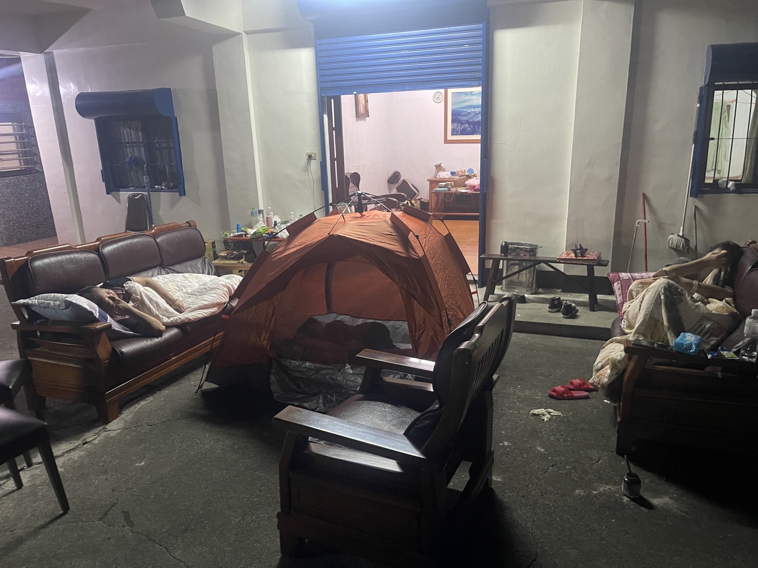 地震當夜，只能搭帳棚過夜。黃守謙提供