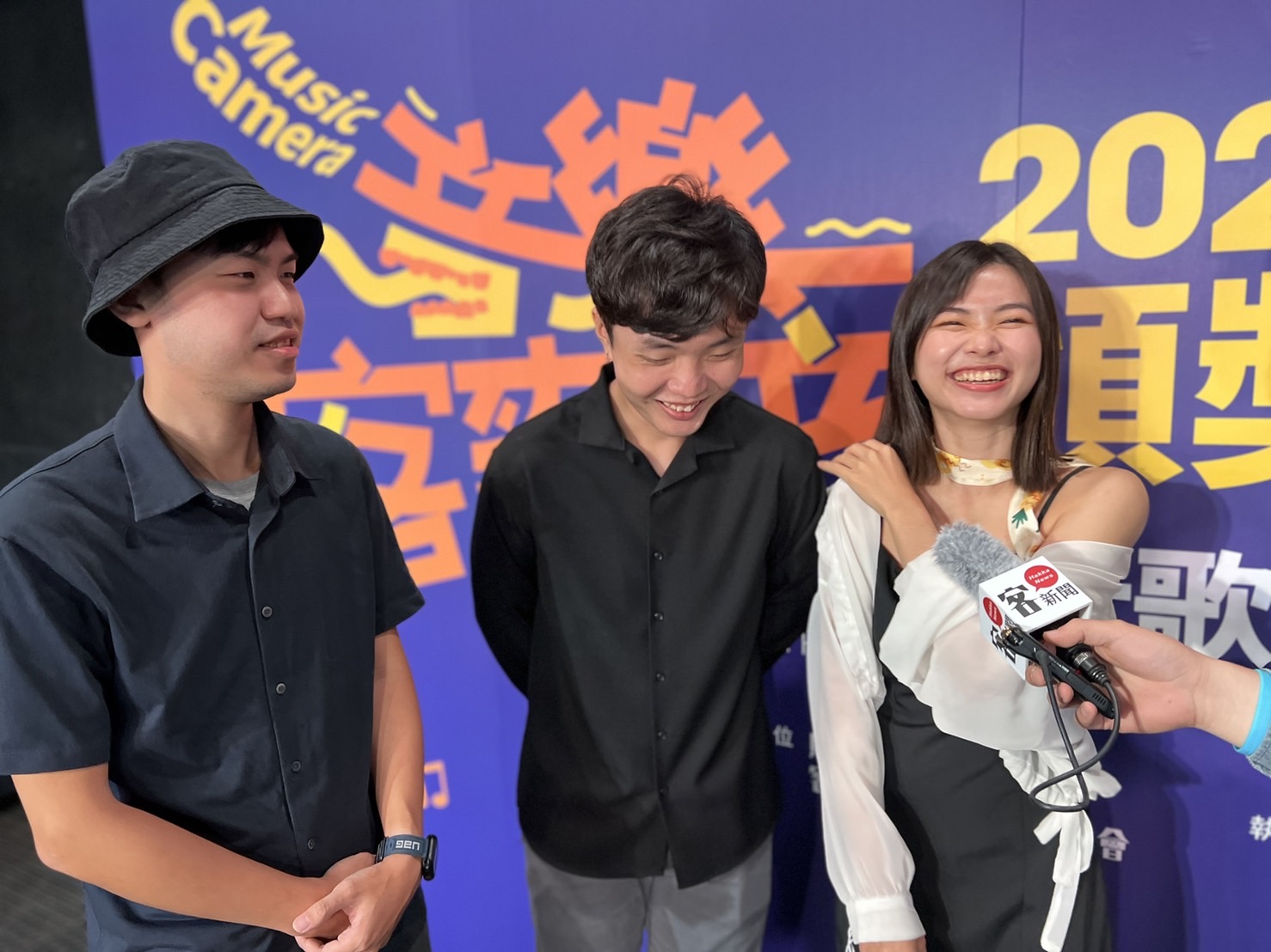 學生組首獎及最佳攝影獎由簡涓宇以《䌈毛辮》奪下，該作品用母女穿越時空的劇情和手法，親子出遊的溫馨，讓她在一票參賽者中脫穎而出，她得獎後與團隊開心受訪。劉肇凱攝