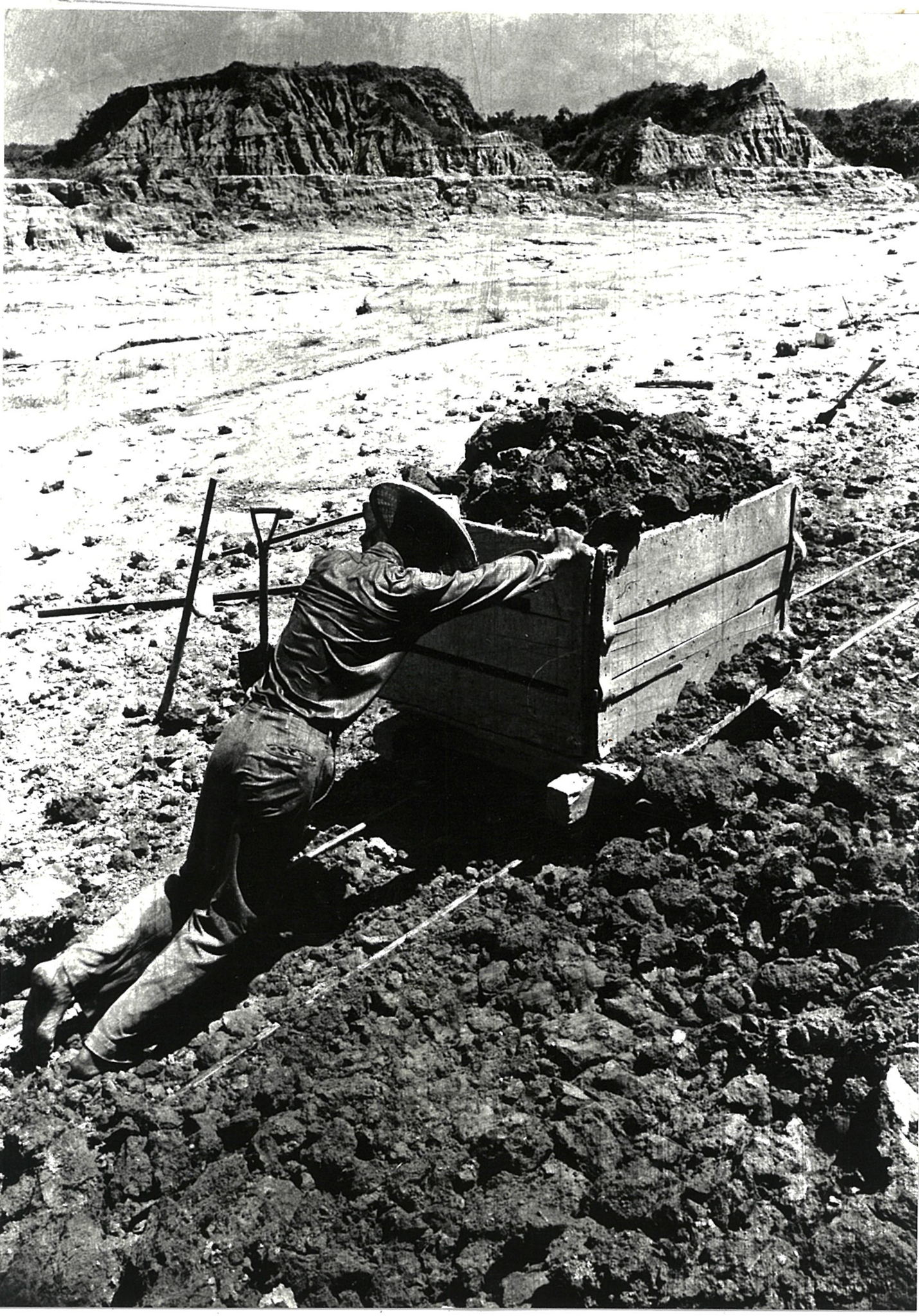 開墾取土/萬丹.1959。