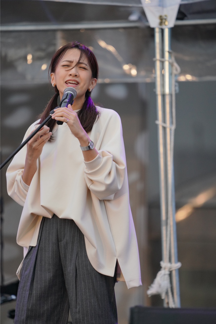 范宸菲在海客祭演唱,讓歌迷相當陶醉。莊勝鴻攝