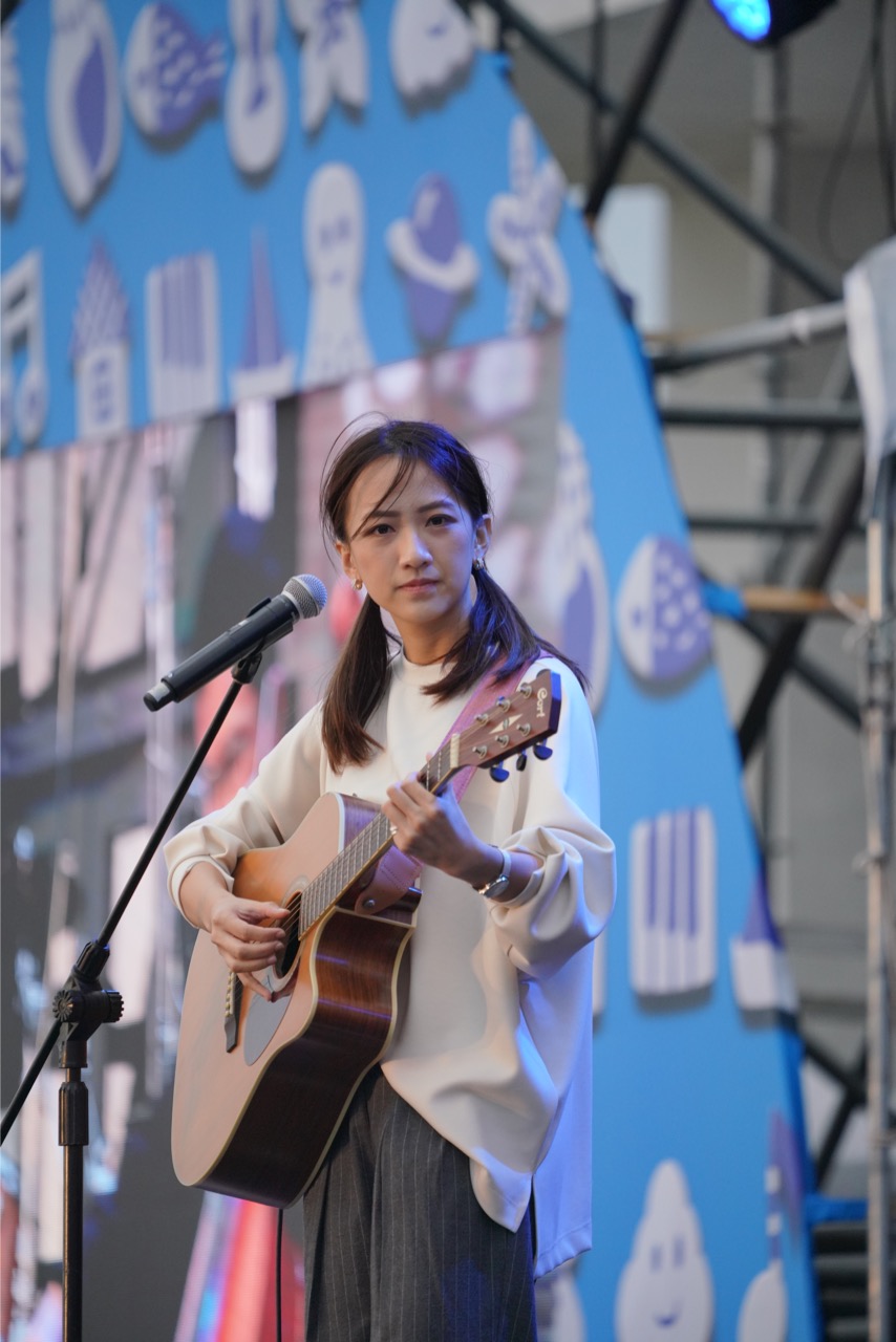 范宸菲在海客祭演唱,讓歌迷相當陶醉。莊勝鴻攝