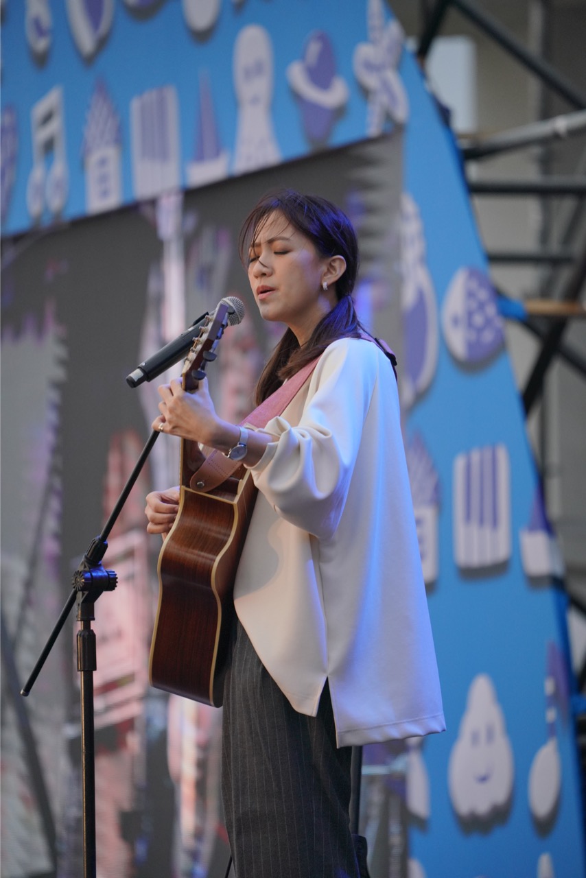 范宸菲不只演技精湛，更是實力派創作歌手。圖為范宸菲2022年在海客祭演唱，莊勝鴻攝（資料照）