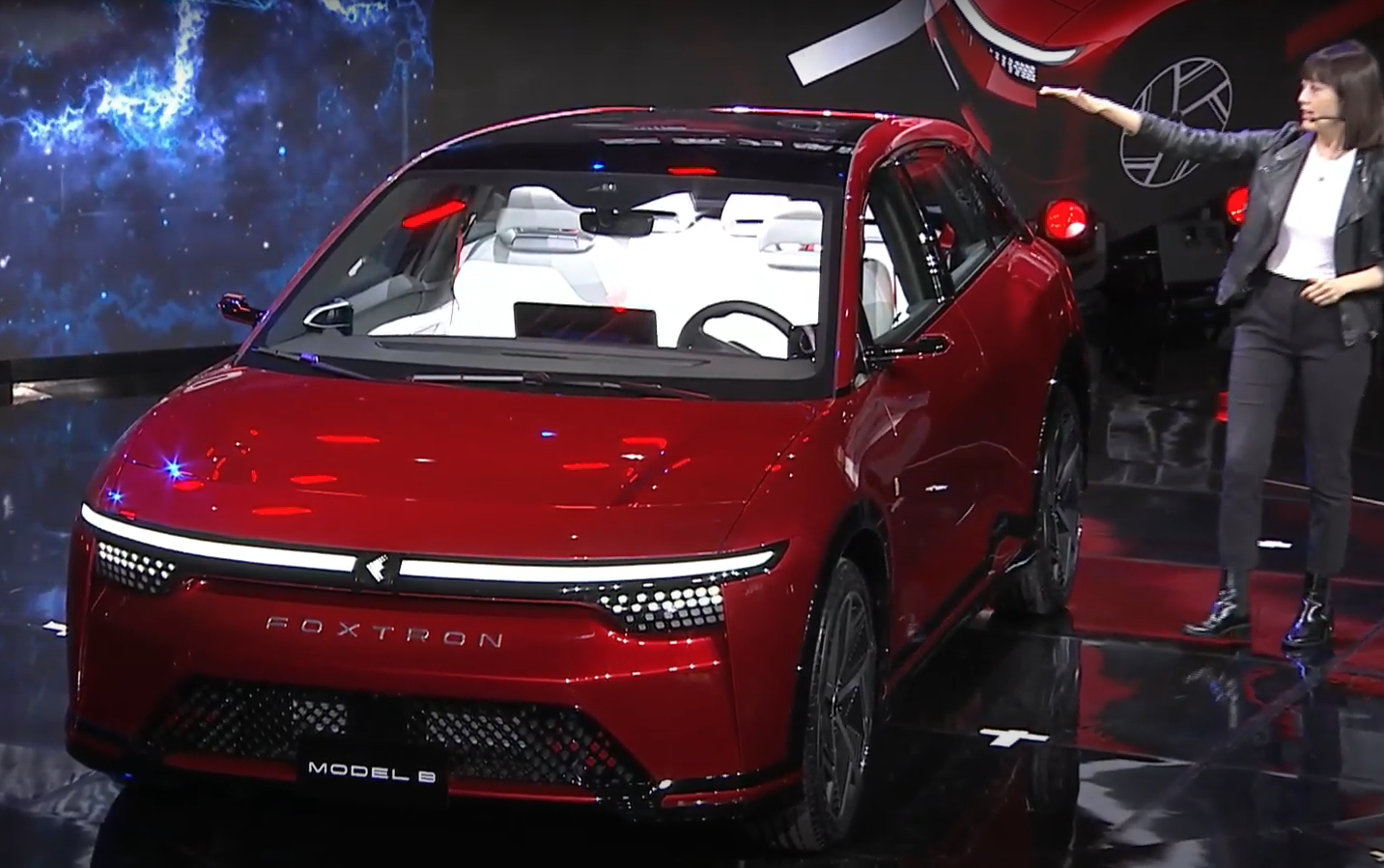 新電動車款Model B採用電子後視鏡，外觀相當簡潔。翻攝鴻海YT
