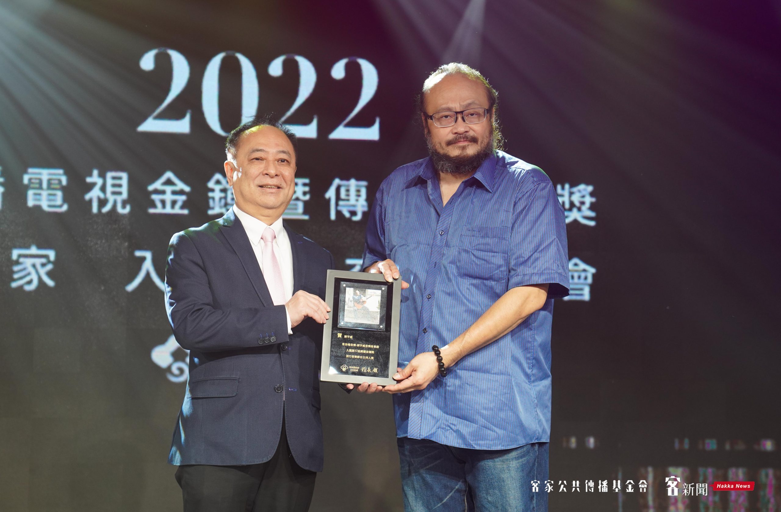 金曲歌王謝宇威《客坐嗑音樂——謝宇威音樂故事館》入圍廣播金鐘獎流行音樂節目獎與流行音樂節目主持人獎。宋佩遙攝