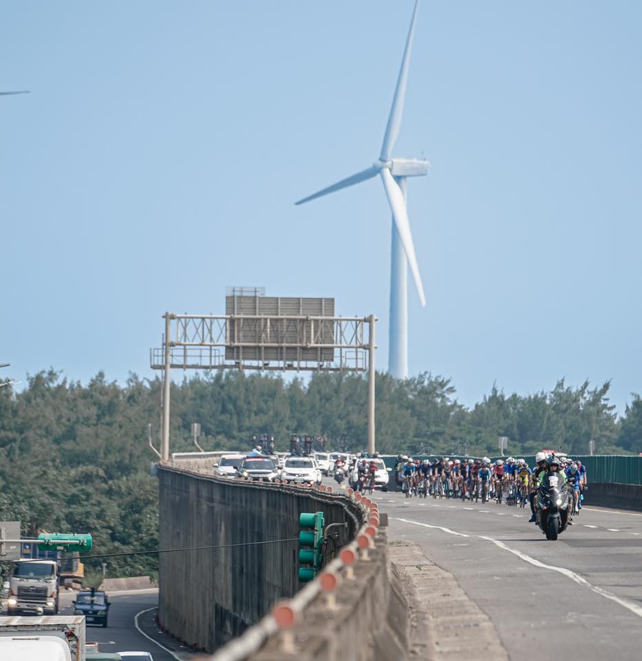 國際自由車環台賽第二站經過西濱快速道路。Tour De Taiwan國際自由車環台公路大賽提供