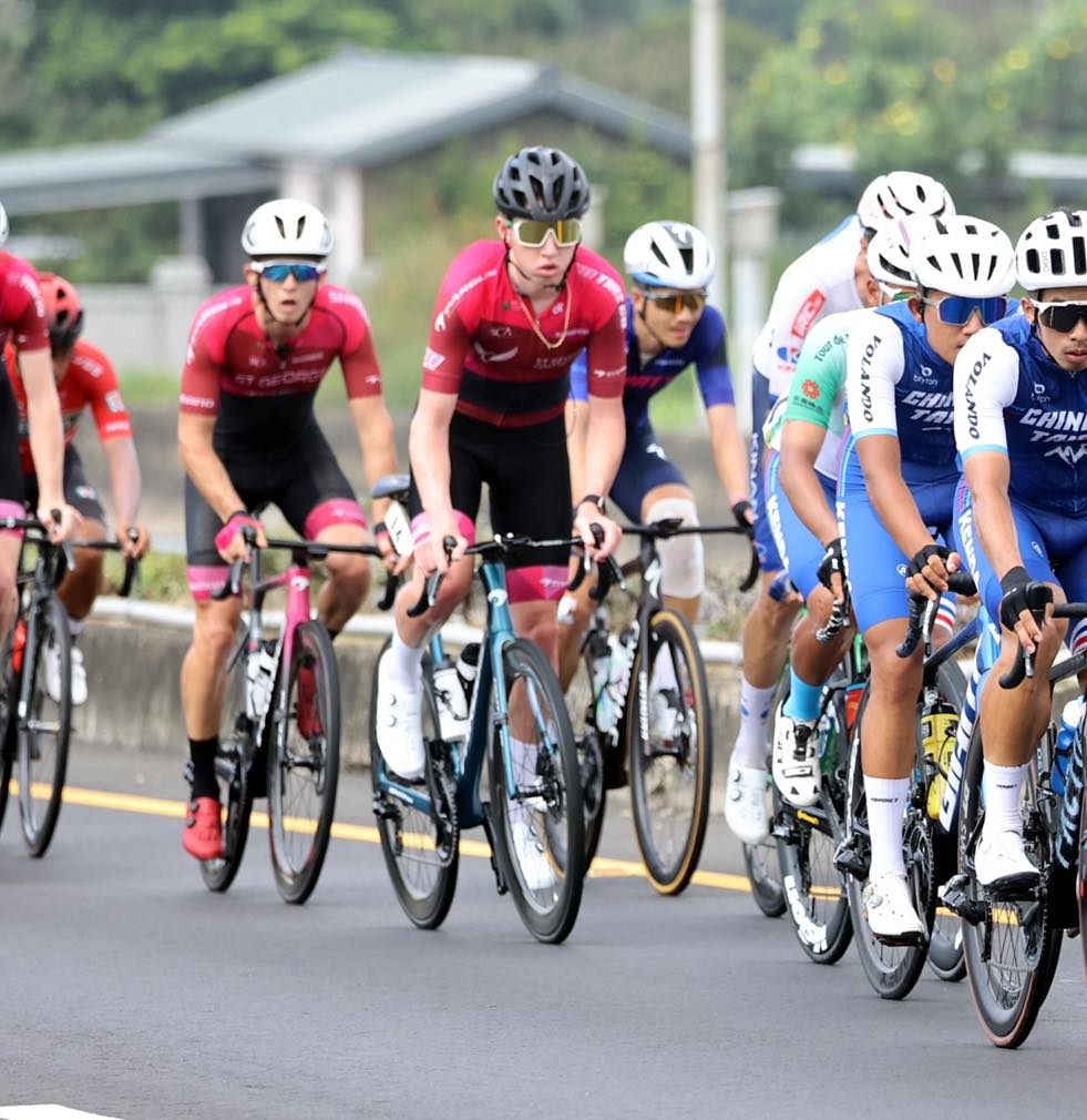 中華隊與各國好手在賽道上廝殺。Tour De Taiwan國際自由車環台公路大賽提供