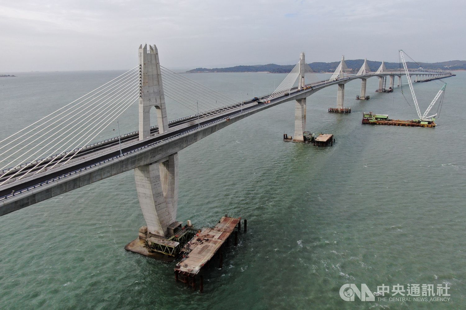 金門大橋西起烈嶼后頭地區、東迄於金寧鄉慈湖地區,路線全長約5.4公里,其中約4.77公里位於海上。中央社