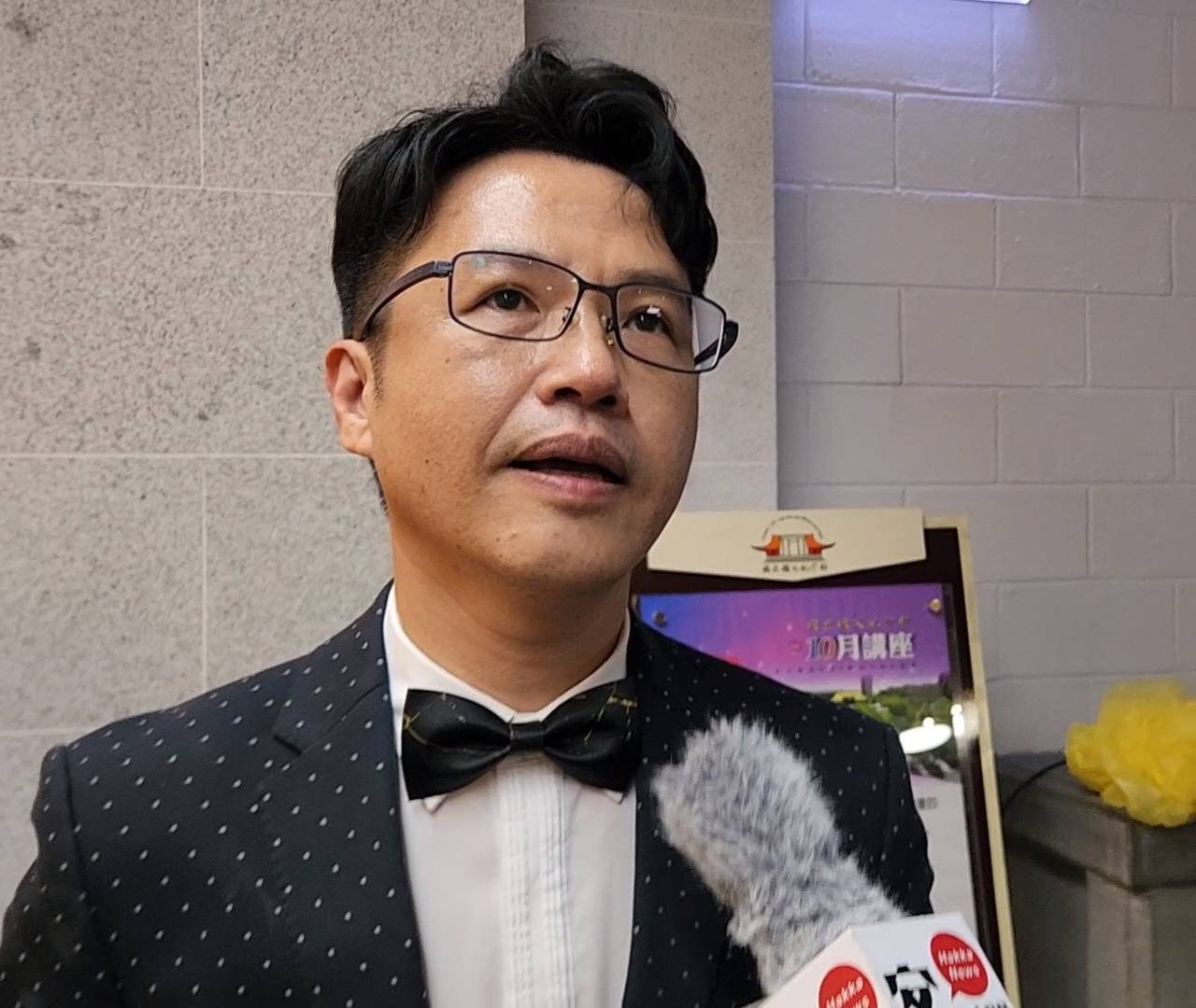 《客新聞》在溫士凱得獎後,到後台特別專訪,溫士凱談到家人全力支持自己,一度哽咽。洪俊傑攝