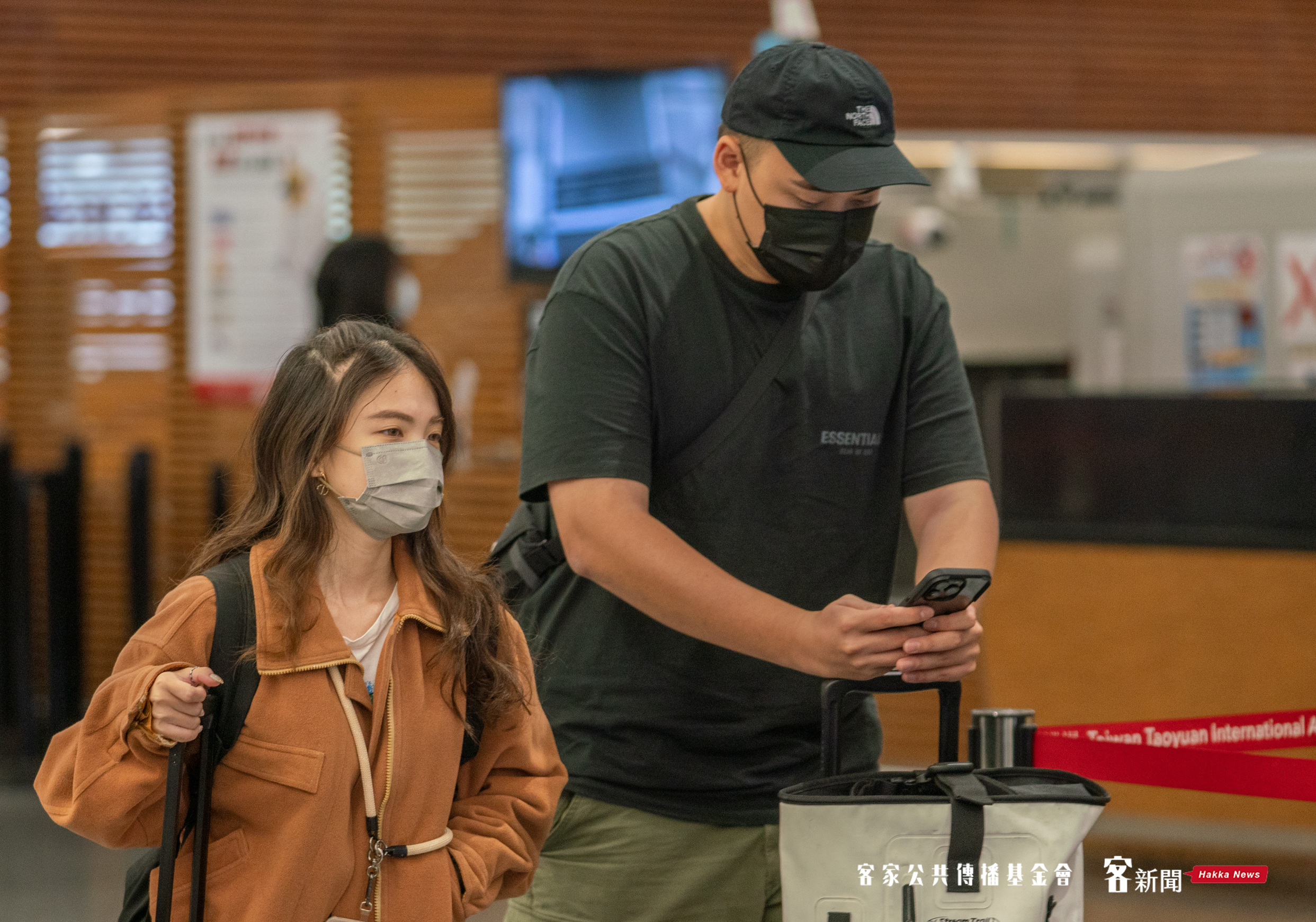 迫不及待想趕快出國遊玩的旅客。洪俊傑攝