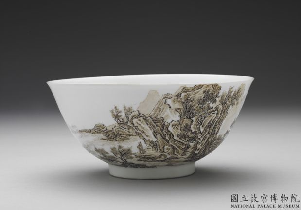 國寶-清 雍正 琺瑯彩瓷赭墨山水碗。翻攝自故宮