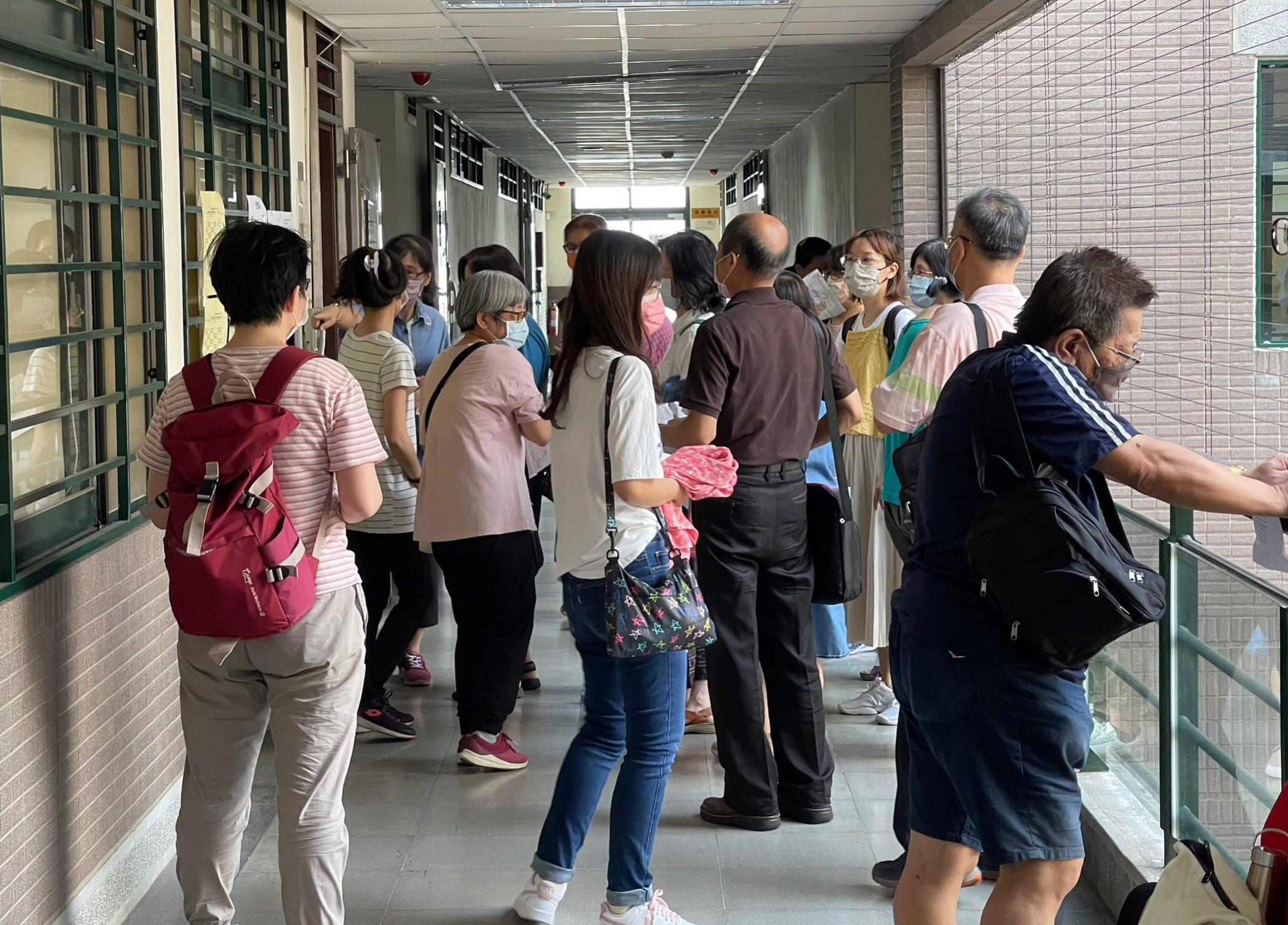 客語高級認證桃園場湧入許多考生。宋佩遙攝
