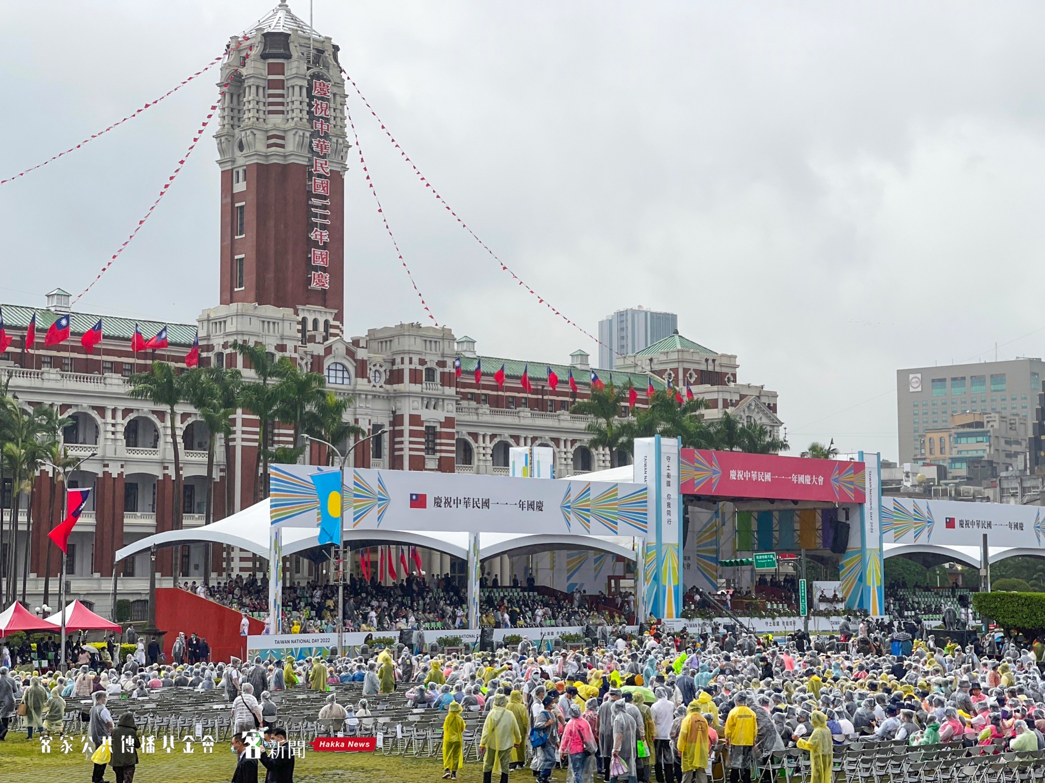 清晨下起一陣大雨，不過典禮一開始雨便停了。宋佩遙攝