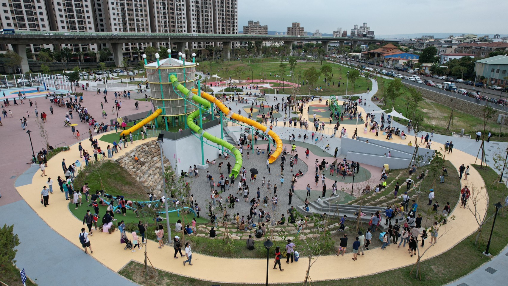 中市馬卡龍公園愈玩愈好玩！ 假日遊園人數再創新高。台中市政府提供