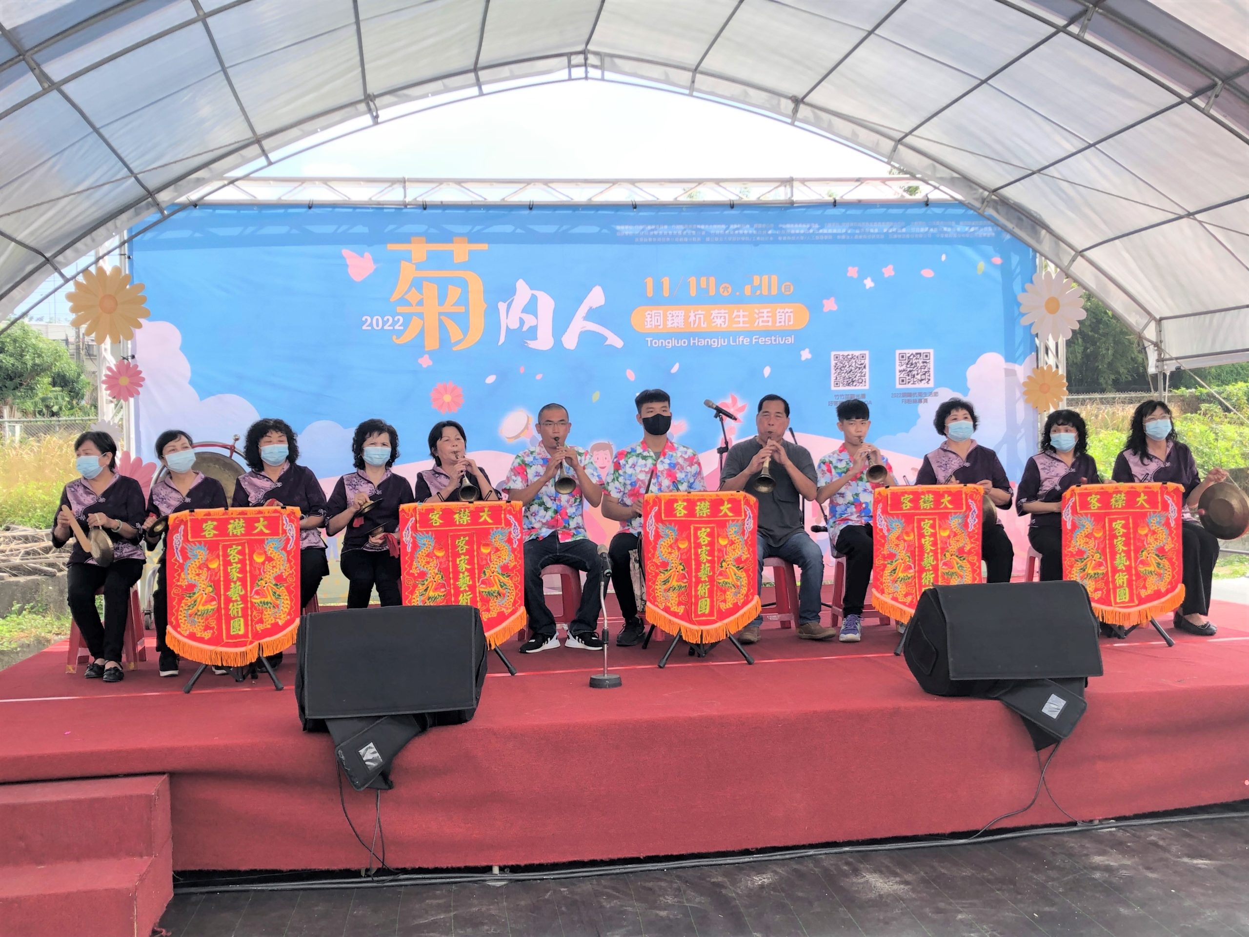 大襟客客家藝術團帶來精彩表演。客委會提供