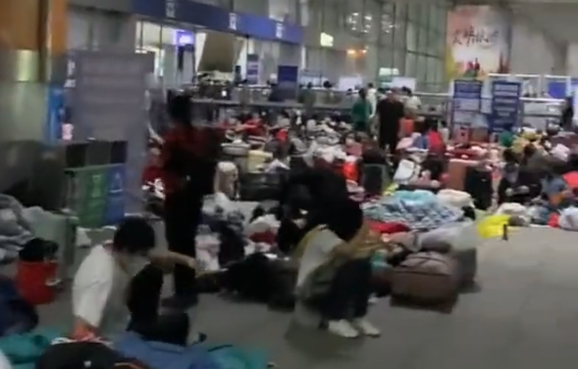 白紙革命／網傳廣州將封城　民眾逃竄爆激烈衝突