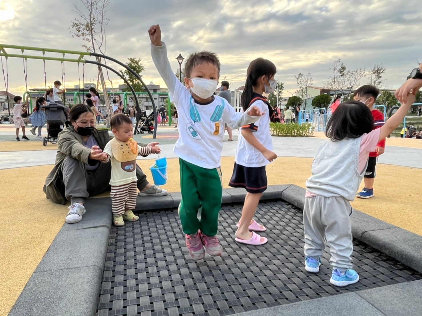 台中遛小孩好去處你跟上了嗎？馬卡龍公園時下最夯！