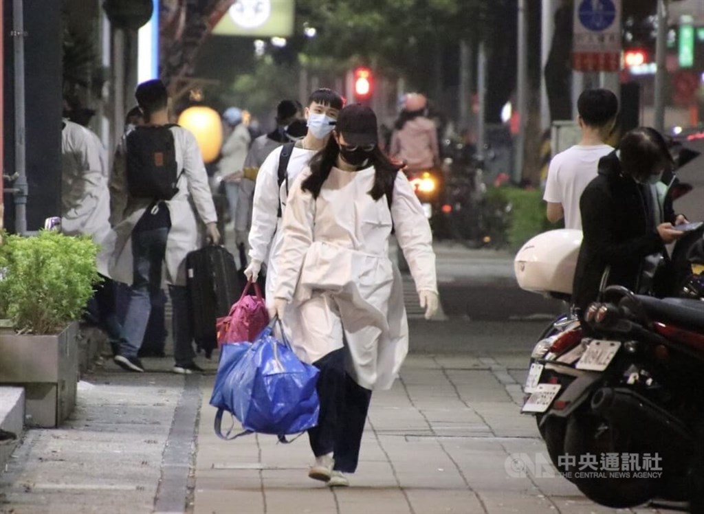 專家建議確診者穿隔離衣投票　王必勝：可行性不高
