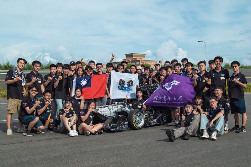 清華大學表示，學生組成的賽車工廠前往德國與克羅埃西亞參加學生方程式賽車，打造第六代電動賽車「清華六號（TH06）」，並首派女車手登場競速。（清華大學提供）