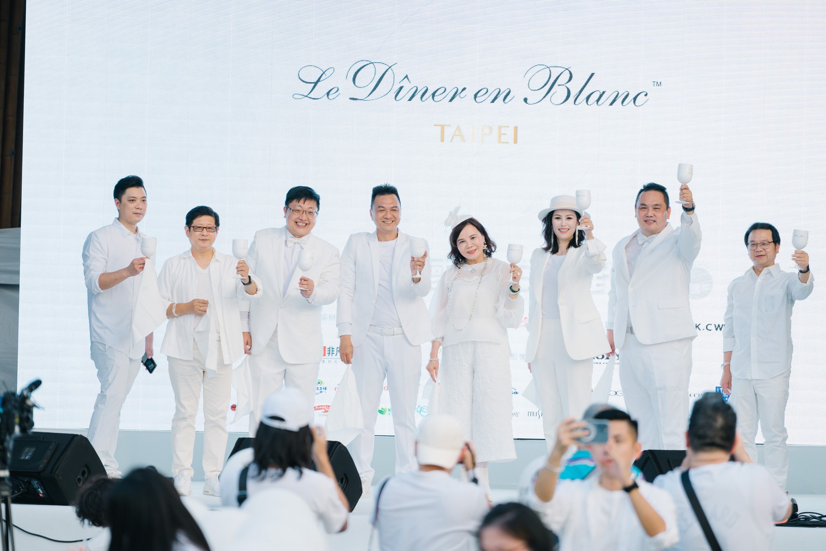 客家文化基金會與法國「國際白色野餐 Le Dîner en Blanc」主辦單位,邀請大家共同舉杯享受絕美的國際白色野餐活動。北市客基會提供