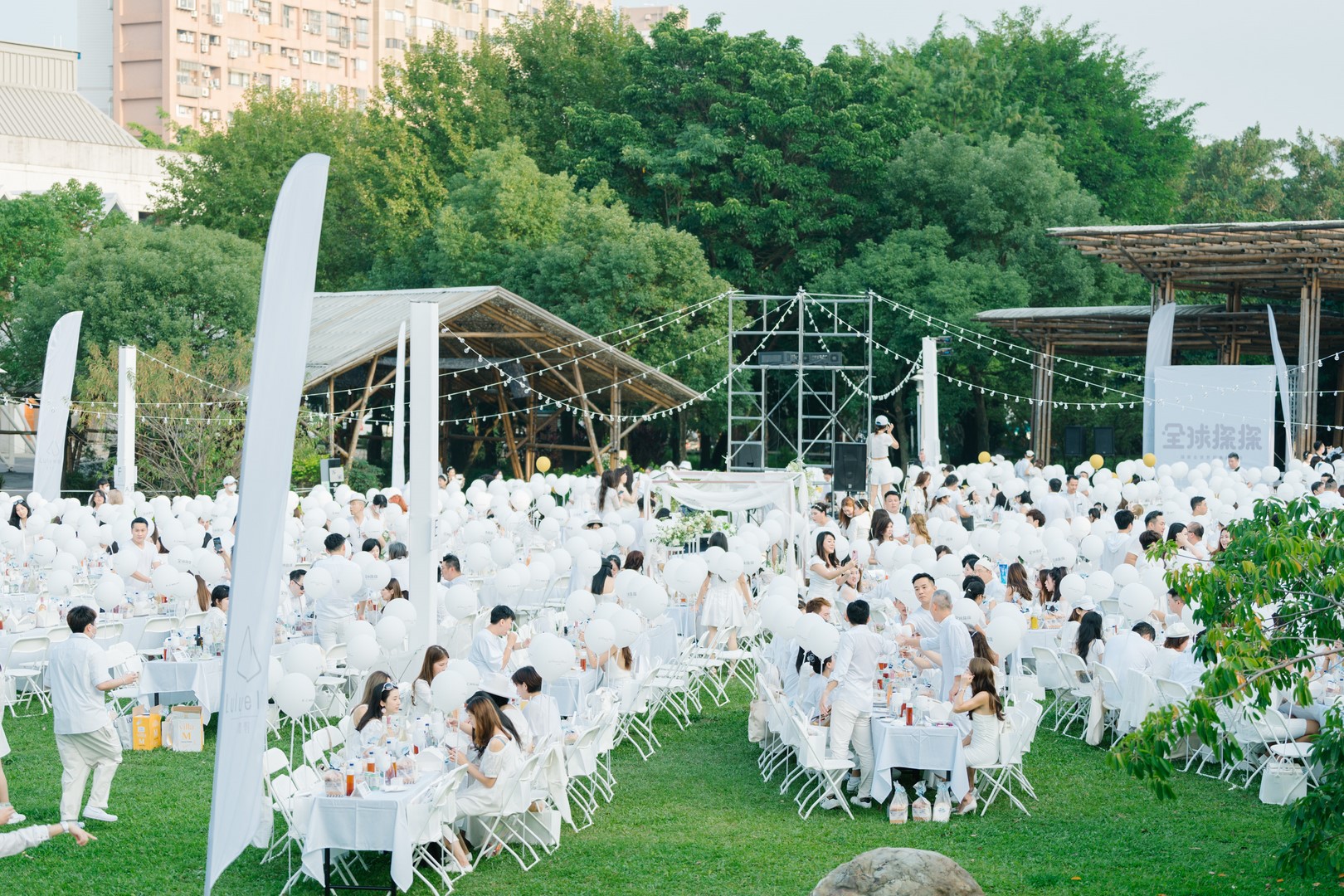 客家文化基金會,首次獲得法國「國際白色野餐 Le Dîner en Blanc」正式授權,於11/12在北市客家文化主題公園盛大絕美登場!北市客基會提供