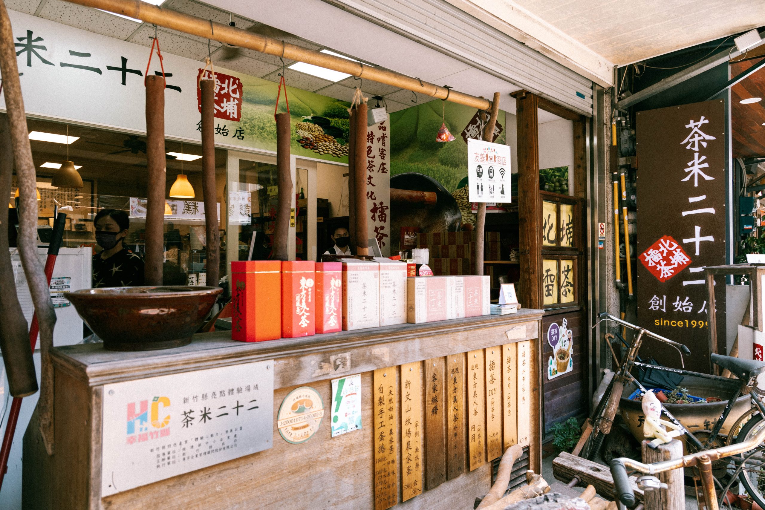 新竹北埔知名店家茶米二十二。客委會提供