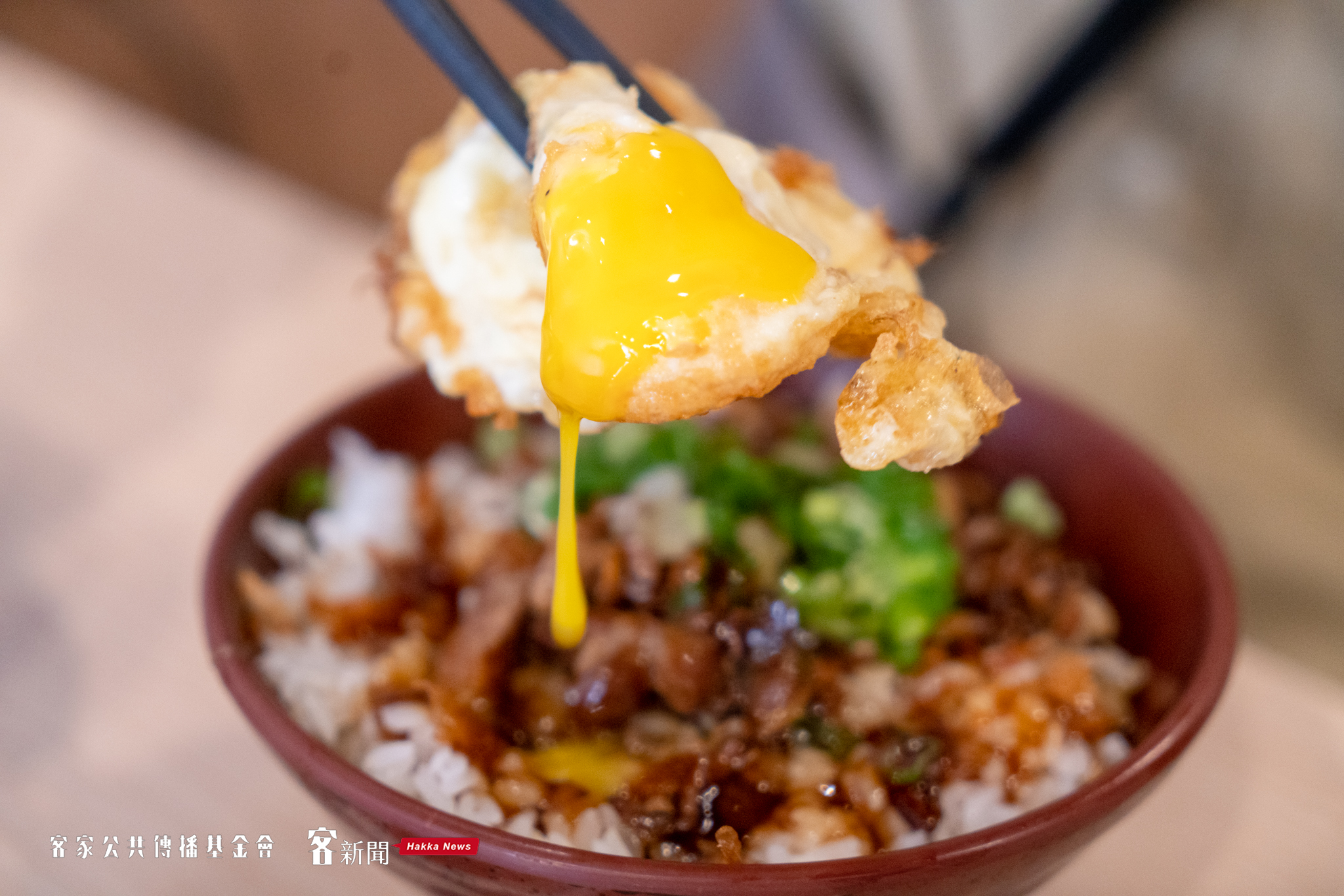 一碗魯肉飯配上半熟蛋,超級享受。宋佩遙攝