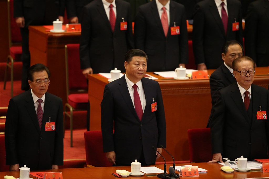 前任中華人民共和國主席江澤民（右）最後一次亮相是在2019年。中央社