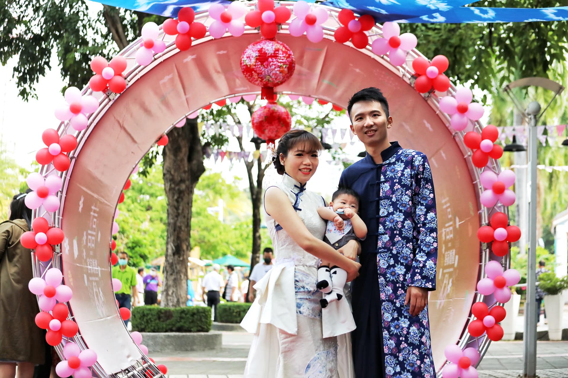 參加客家婚禮的新人家庭。翻攝自高雄市客家事務委員會臉書