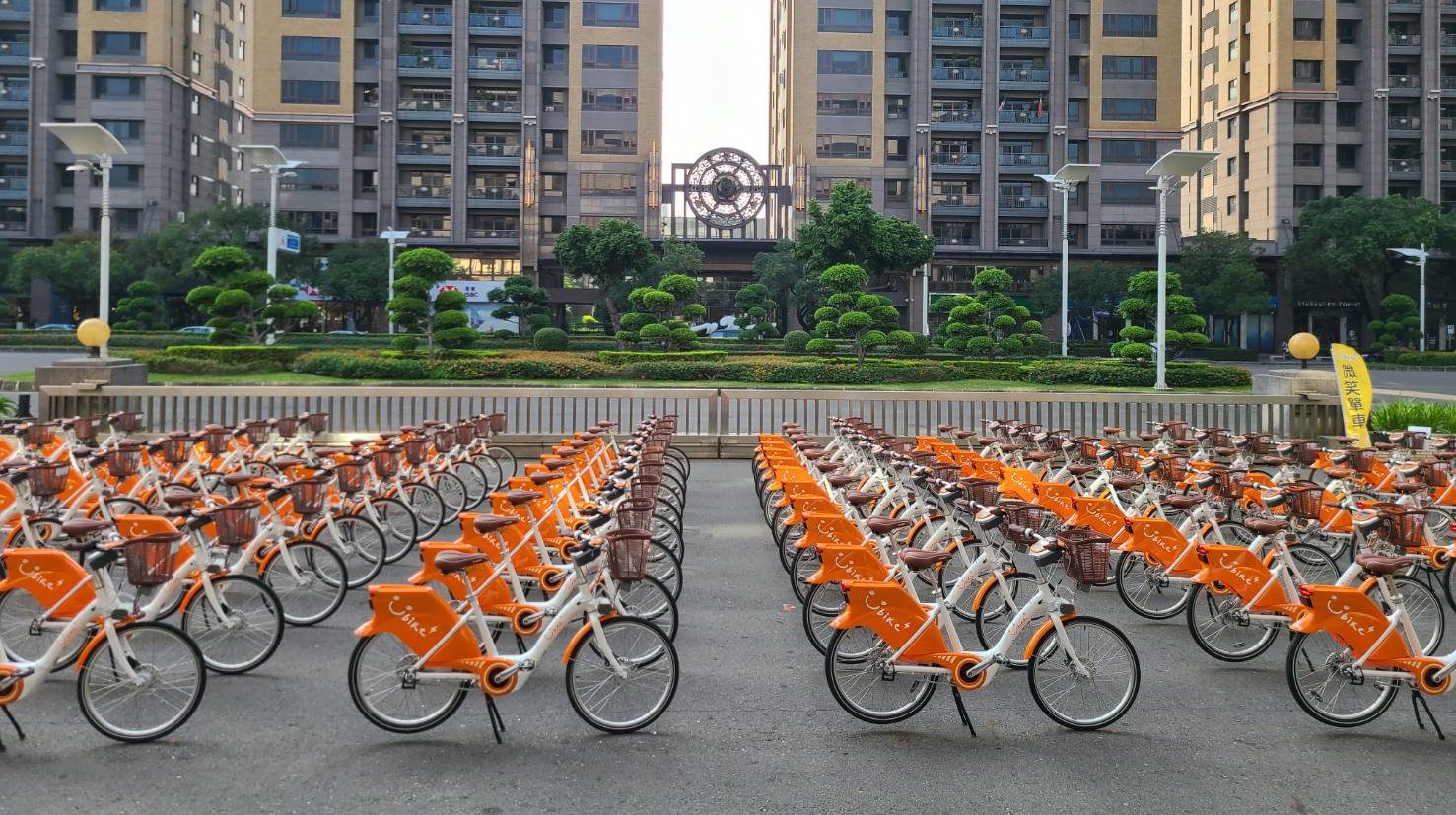 YouBike 2.0 E電輔自行車，結合智慧車機電量提醒與時速顯示，電力輔助省力輕鬆。高雄市政府交通局提供
