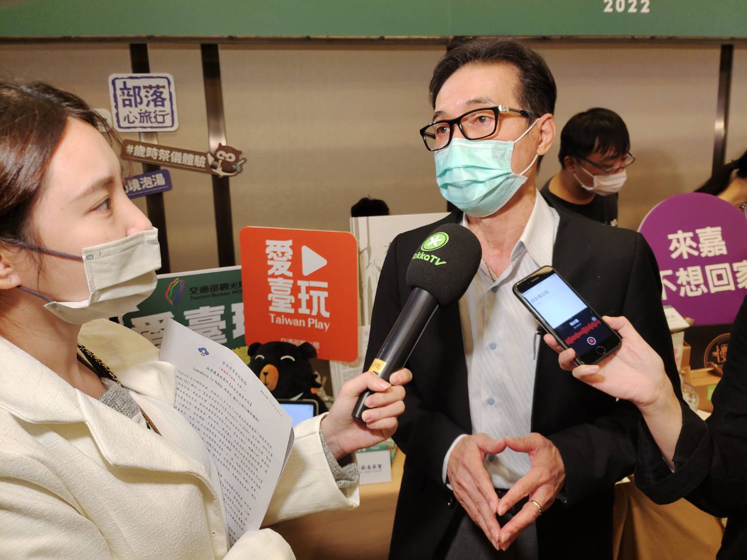 客委會副主委鍾孔炤今日出席台北國際旅展行前宣傳記者會，替客家主題館的攤位宣傳。蘇佑昇攝