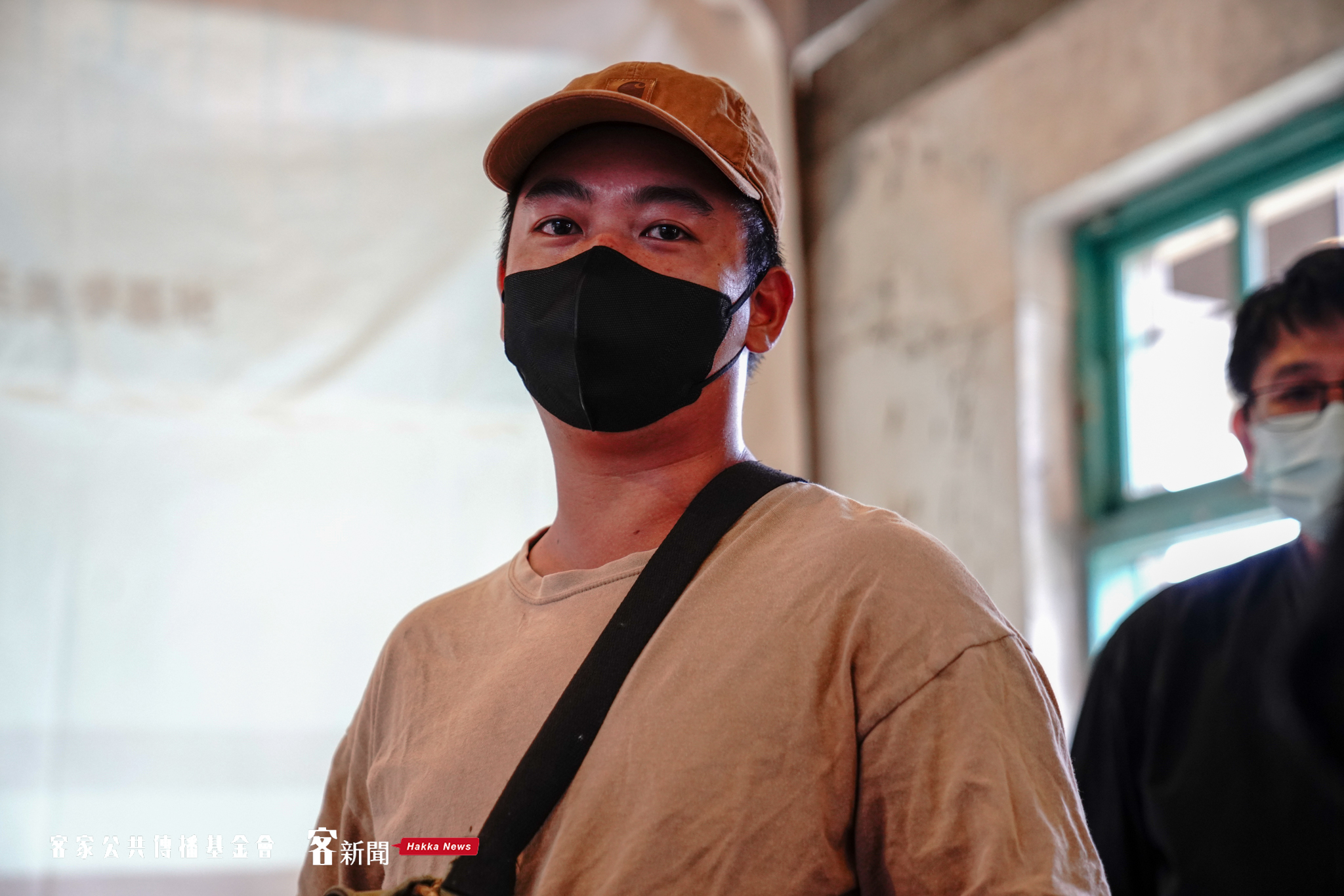 苗栗在地青年謝松志從事壁畫、藤編相關產品創作。宋佩遙攝