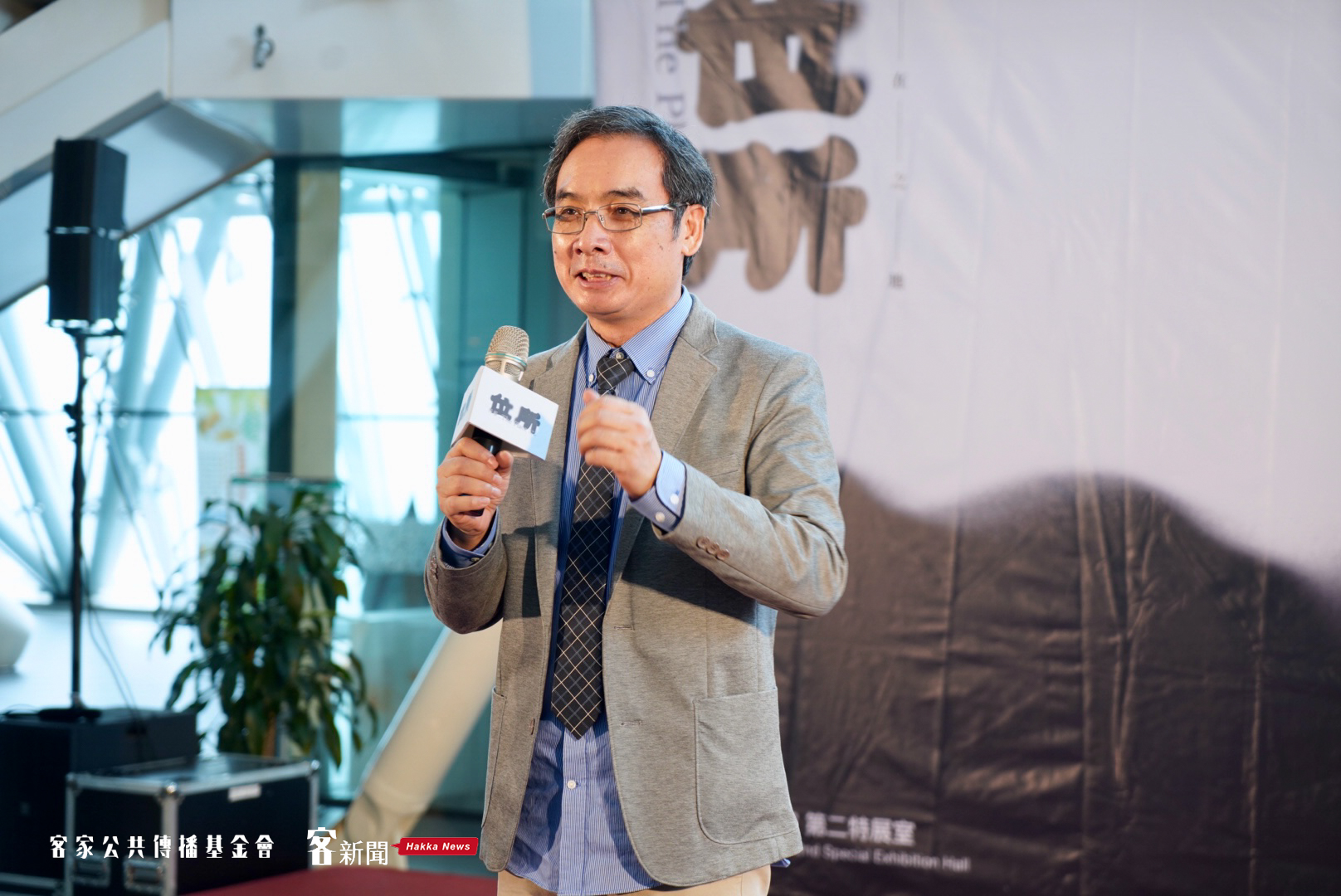 陳邦畛說,梁國龍的每一張照片都有人文的痕跡,大家可以從照片體驗客家村落的「幽微」。宋佩遙攝