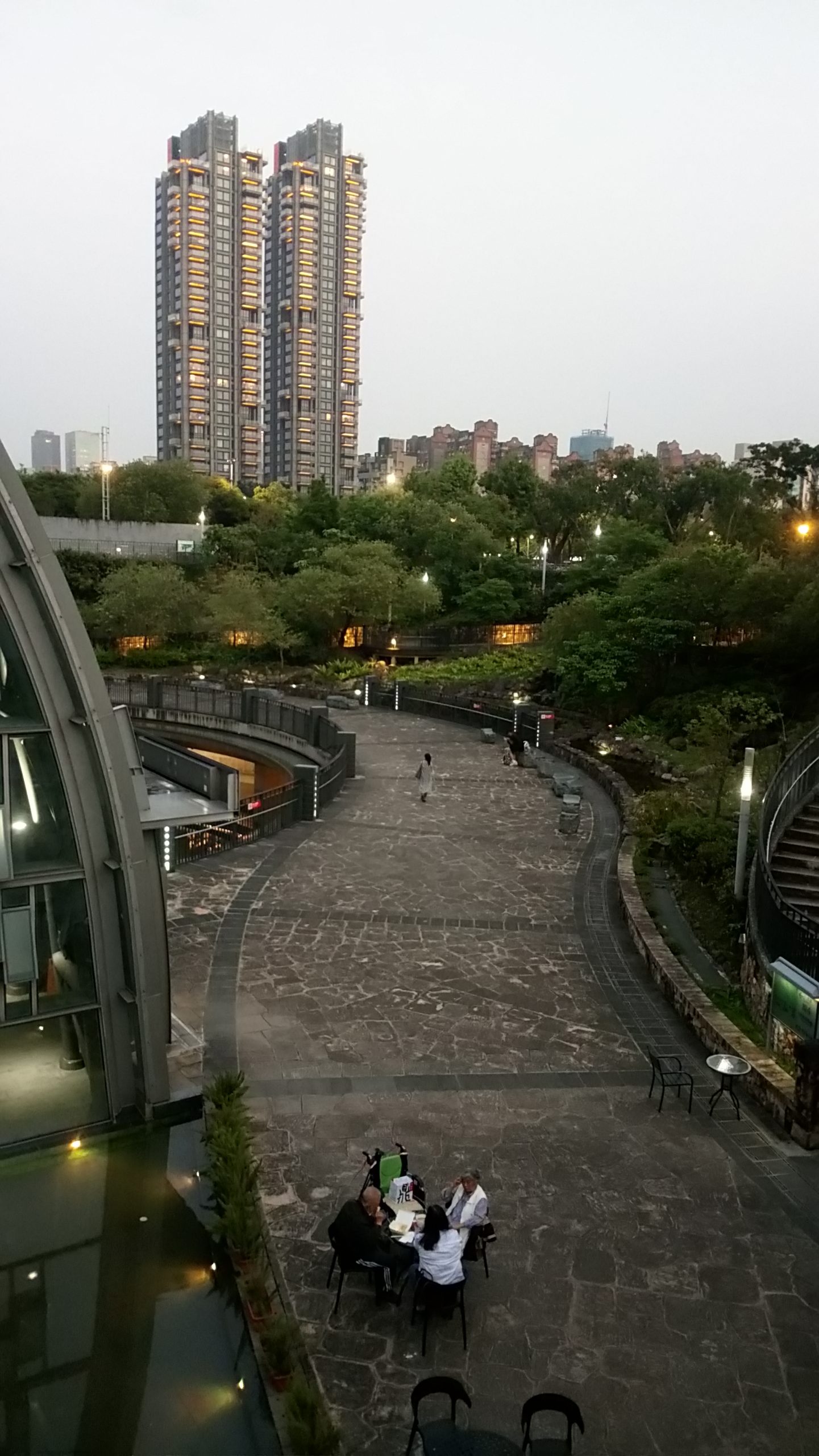 台北市大安區客家人口全台第18名，台北市第2名。圖為大安森林公園附近市景。何來美攝