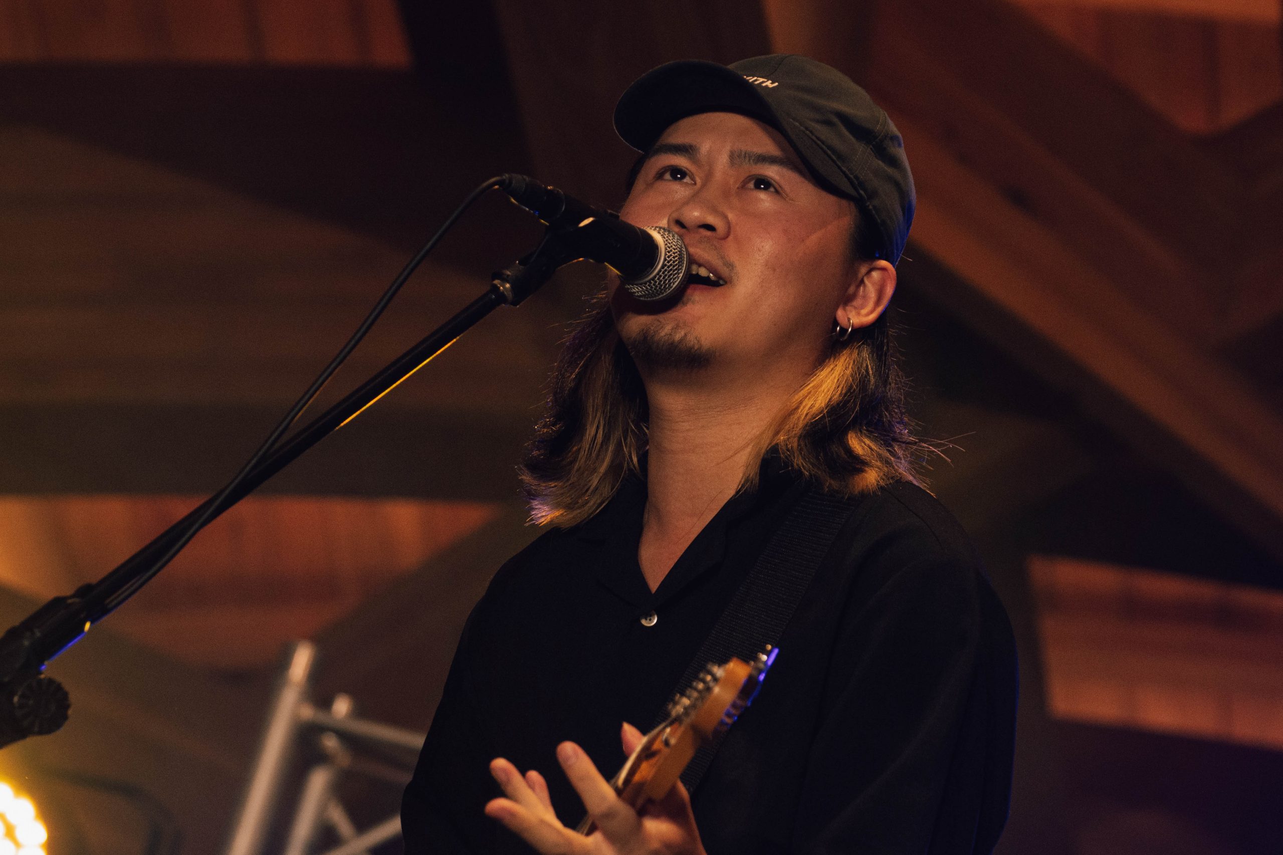 唱帥音樂節表演中的賴尚群，擔任主唱兼吉他。洪俊傑攝