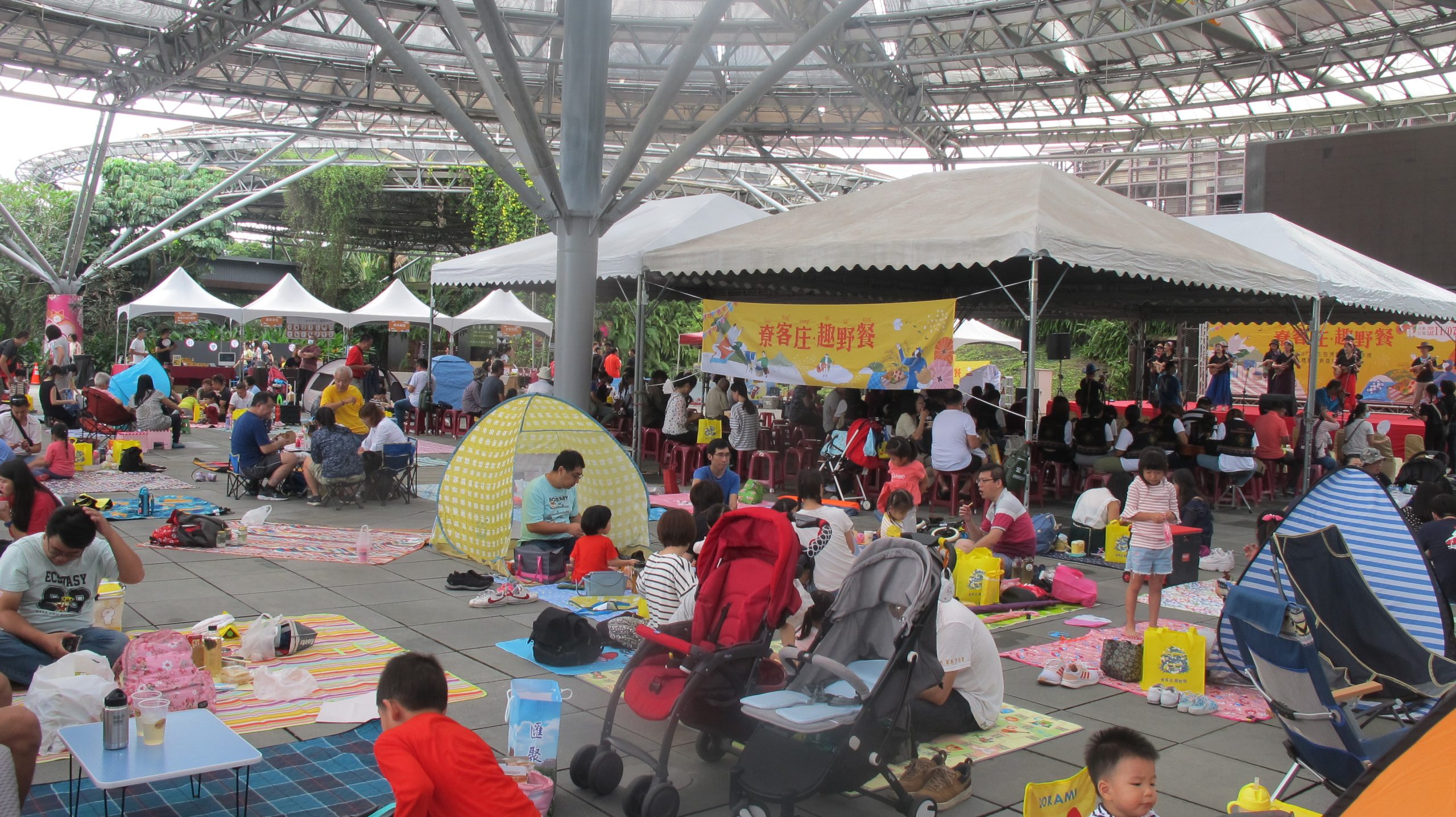 示意圖/圖為2020年屏東縣內埔鄉六堆客家文化園區舉辦「尞客庄，趣野餐」活動情形。何來美攝
