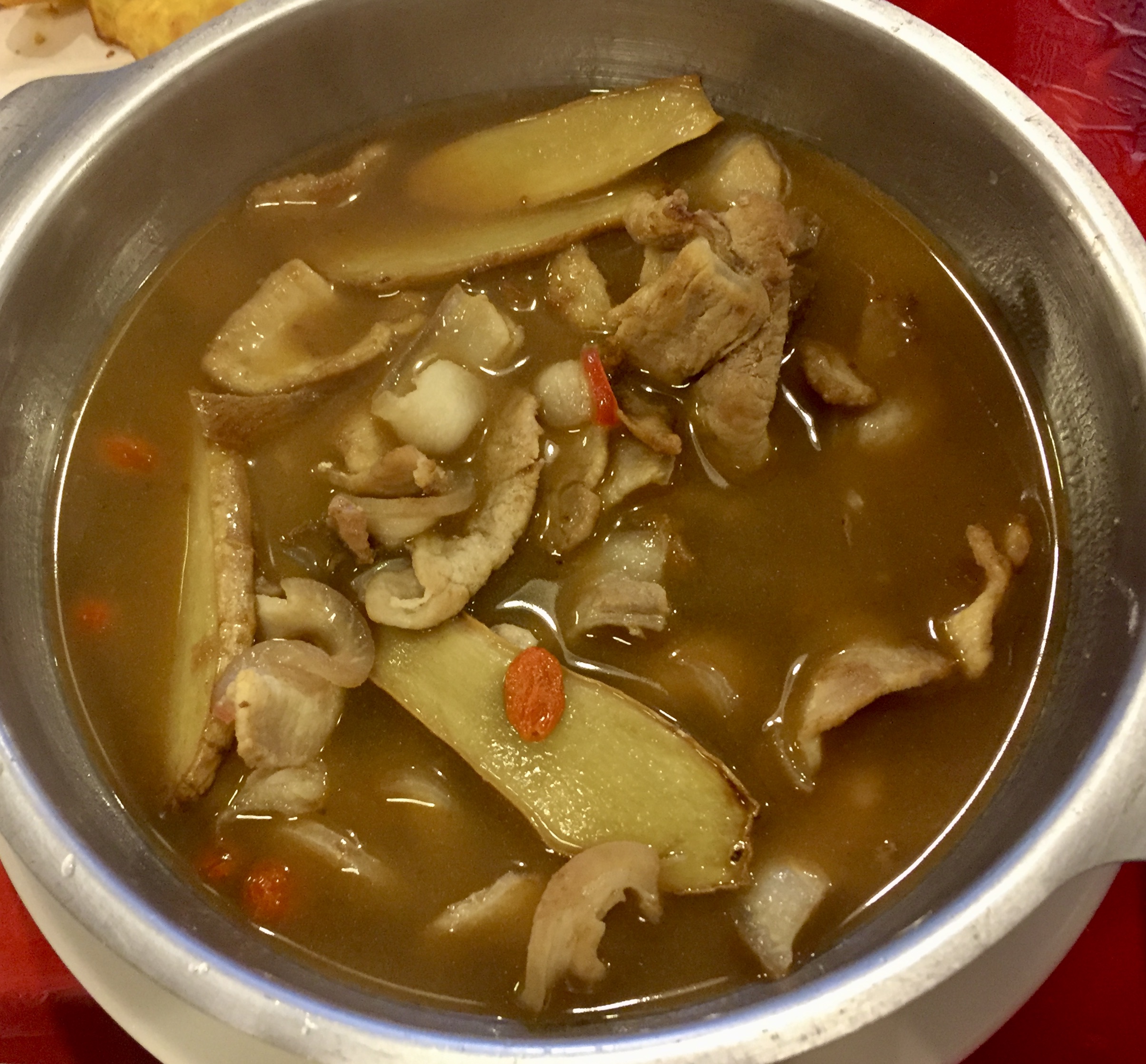 用豬肉或其他食材做的月子餐，重點也在麻油。蕭秀琴攝