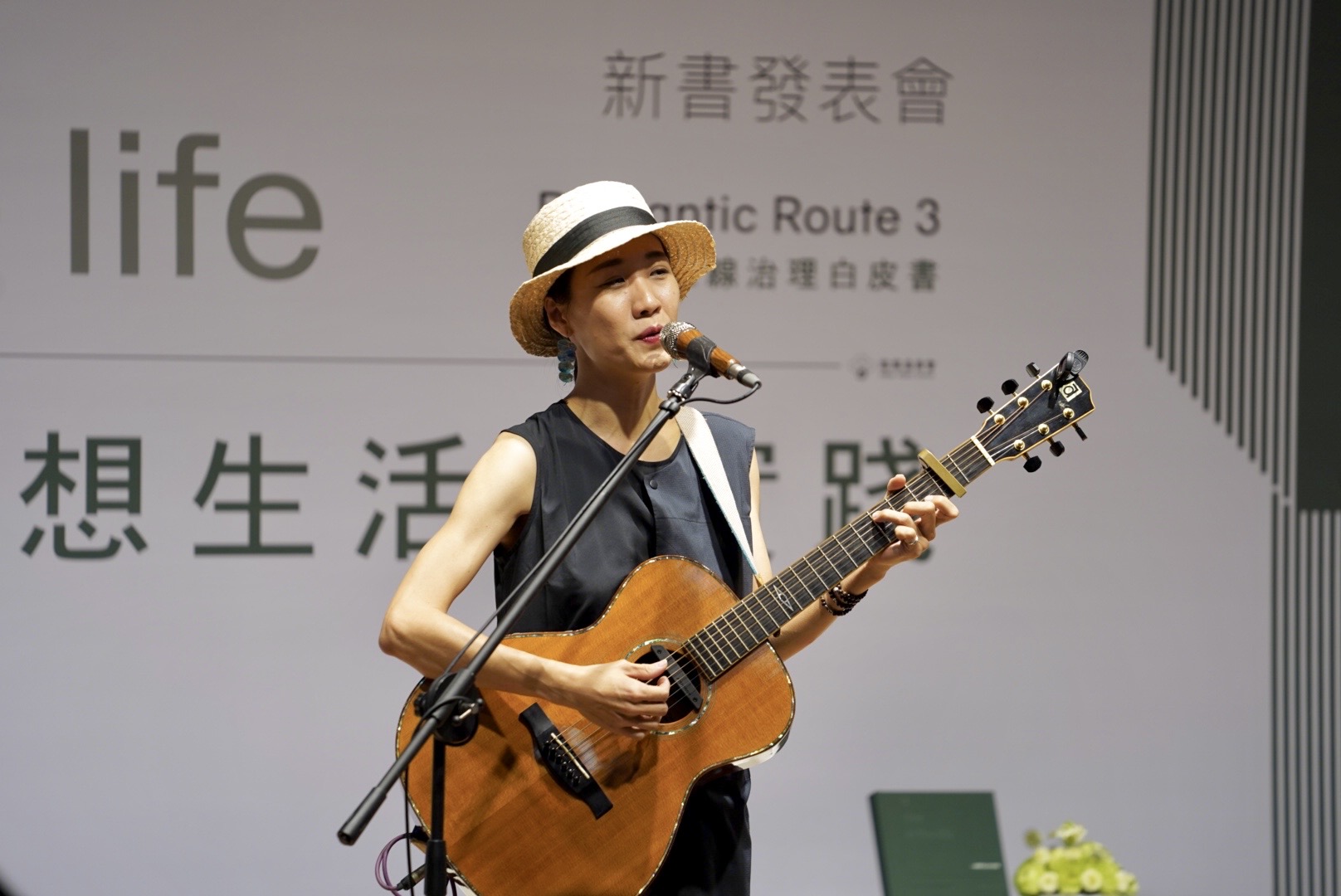 今天《台三線治理白皮書》新書發表，邀請到金曲歌后米莎演唱客語歌曲，令大家聽得如癡如醉。范修語攝