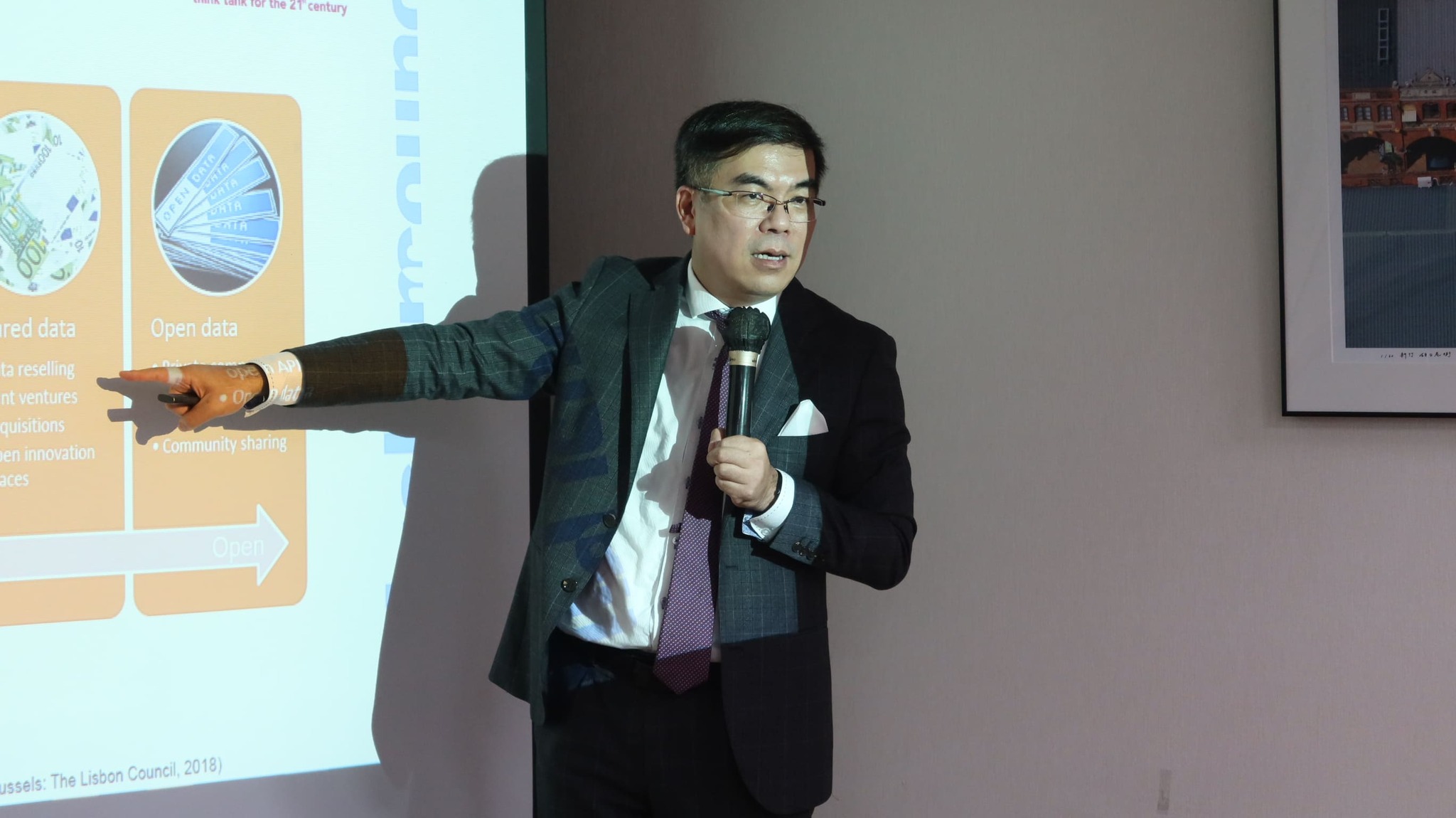 彭啟明要管理公司、要開會、演講、主持節目…每天行程滿檔，但他從不浪費時間。彭啟明提供