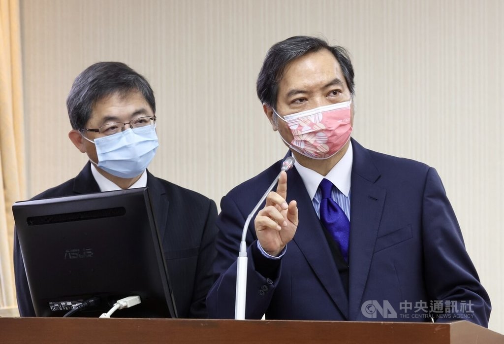 羅秉成今（15）日主持政院會後記者會表示，公務部門早在2020年就有相關限制。中央社