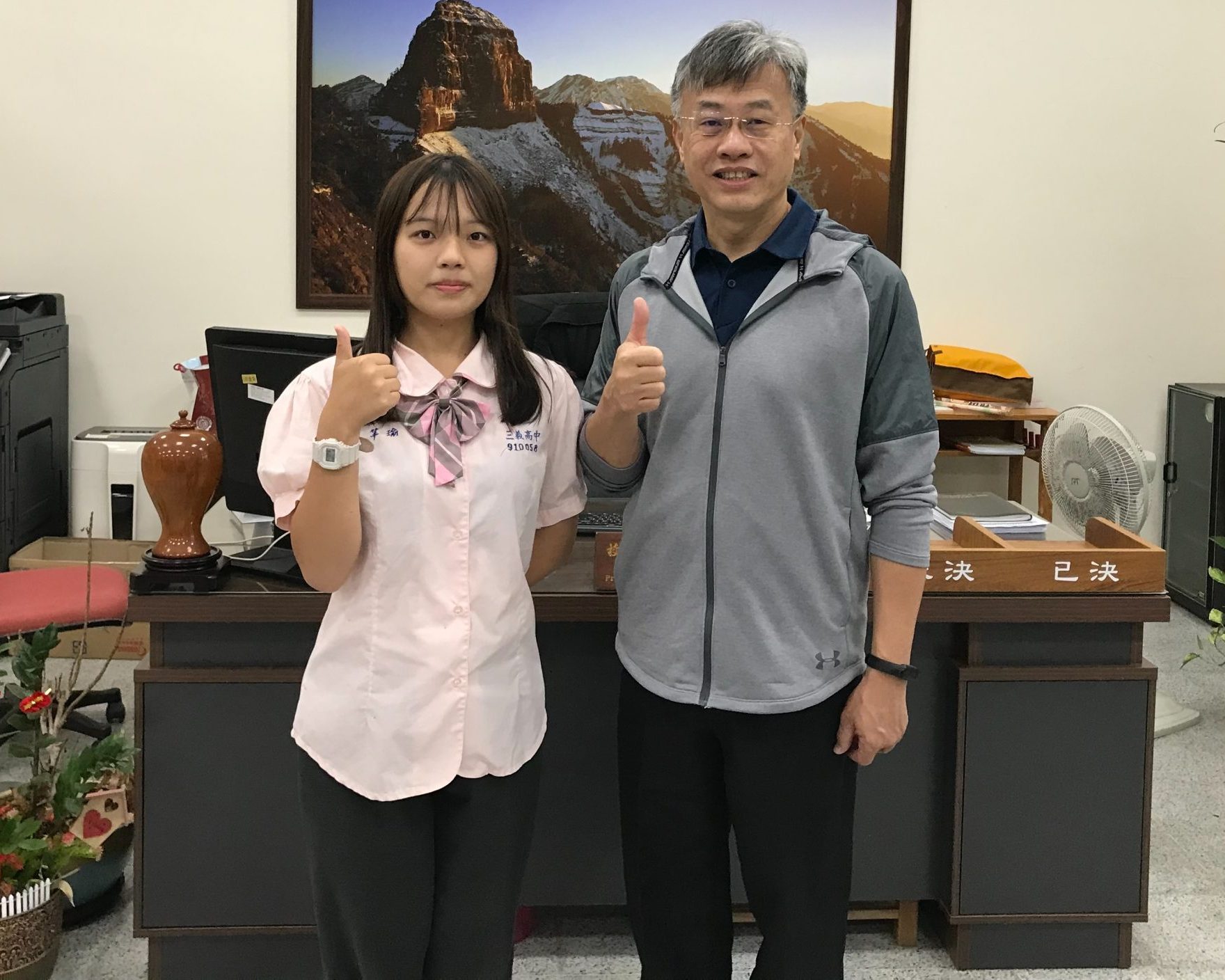 三義高中校長李萬源表示，芊瑜的客語專才，讓她得以透過「特殊選才」管道進入中央大學，是同學們很好的學習典範。三義高中提供