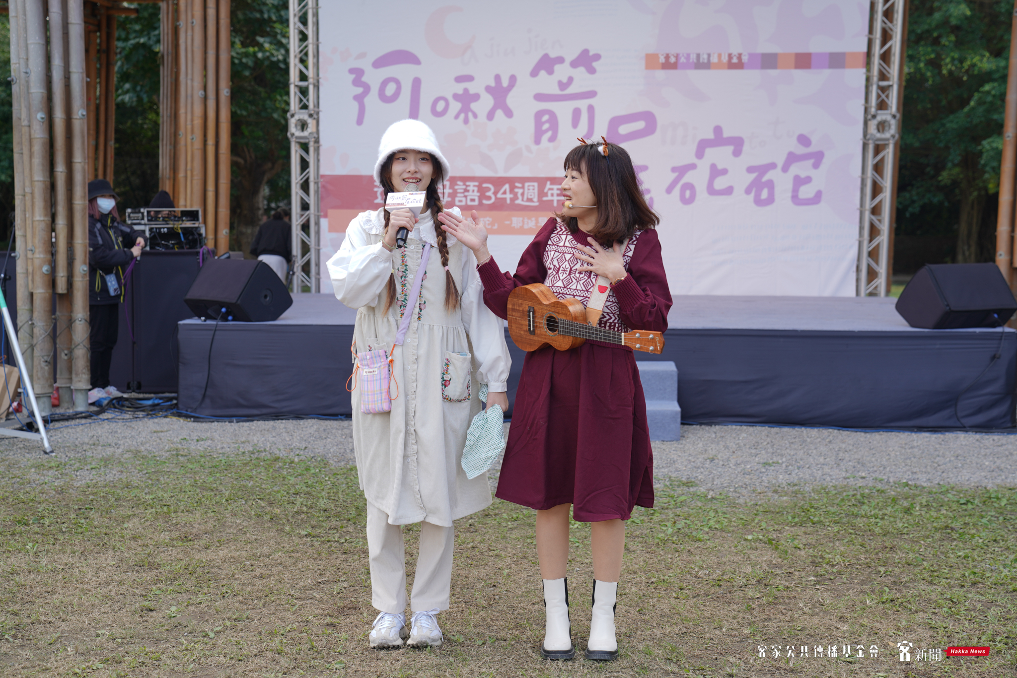 新竹歌手劉慧卿（右）也與女兒共同演出。